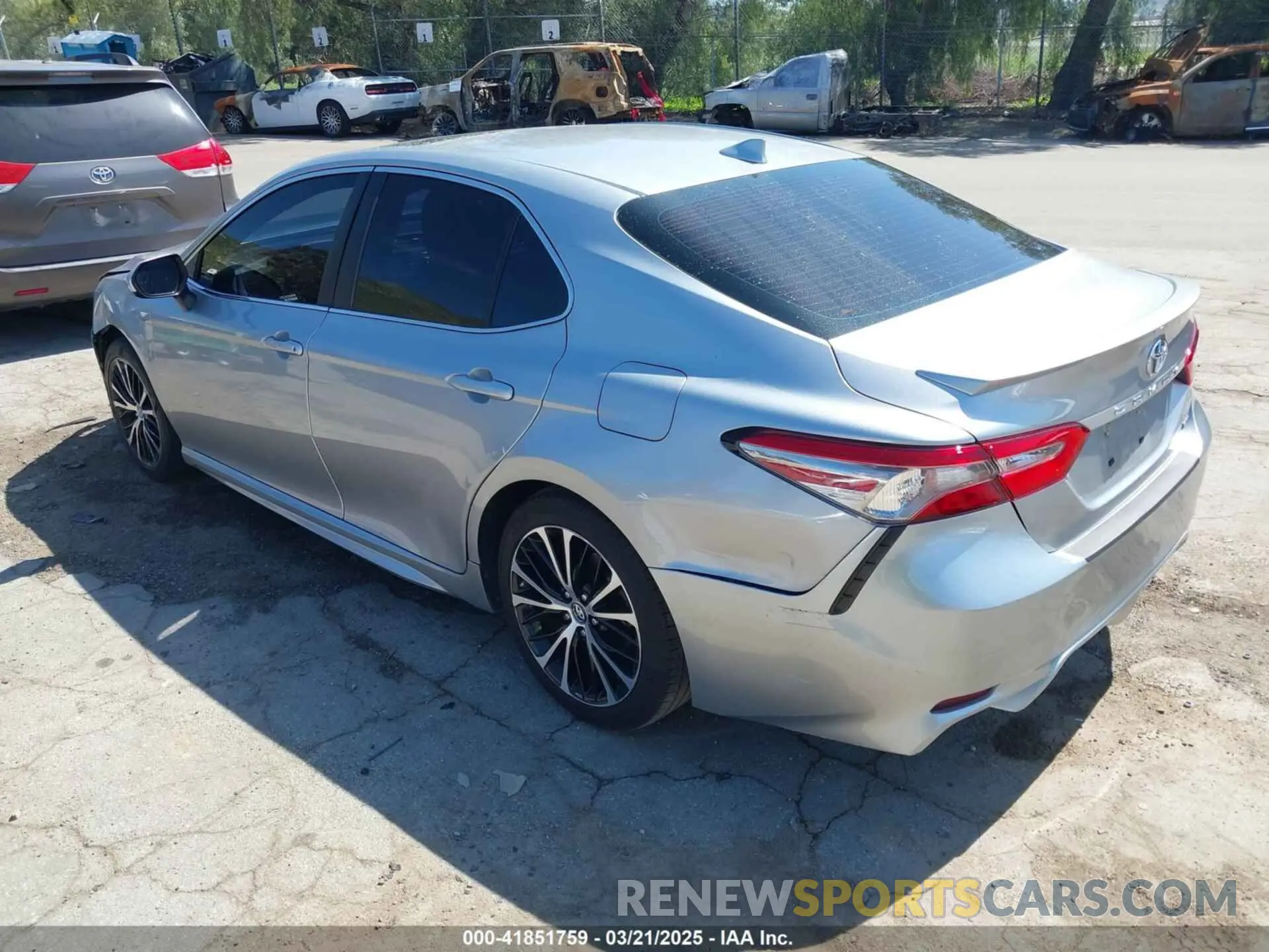 3 Photograph of a damaged car 4T1B11HK2KU710252 TOYOTA CAMRY 2019
