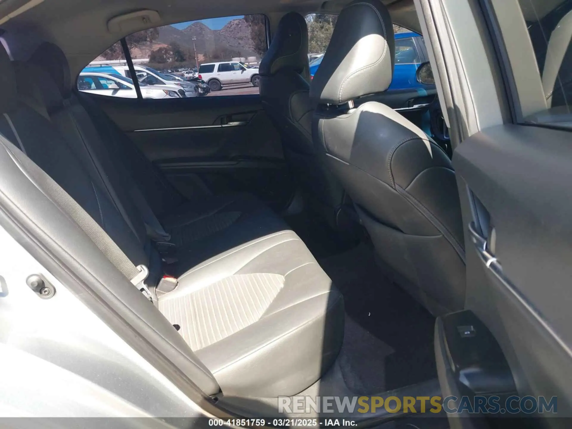 8 Photograph of a damaged car 4T1B11HK2KU710252 TOYOTA CAMRY 2019