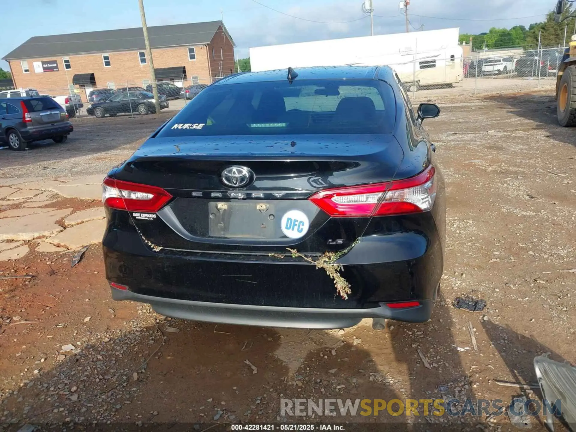15 Photograph of a damaged car 4T1B11HK2KU711823 TOYOTA CAMRY 2019