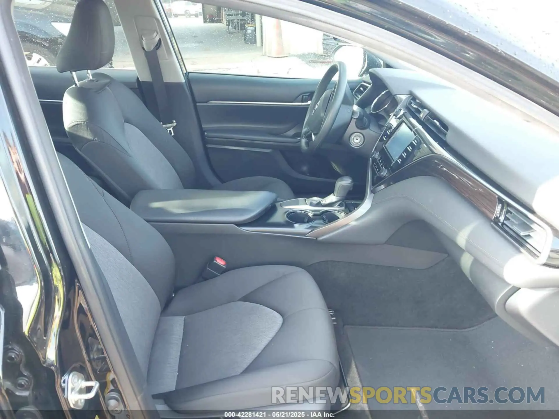 5 Photograph of a damaged car 4T1B11HK2KU711823 TOYOTA CAMRY 2019