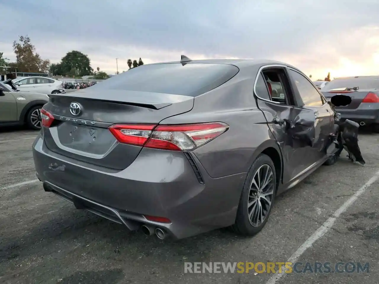 4 Photograph of a damaged car 4T1B11HK2KU713376 TOYOTA CAMRY 2019