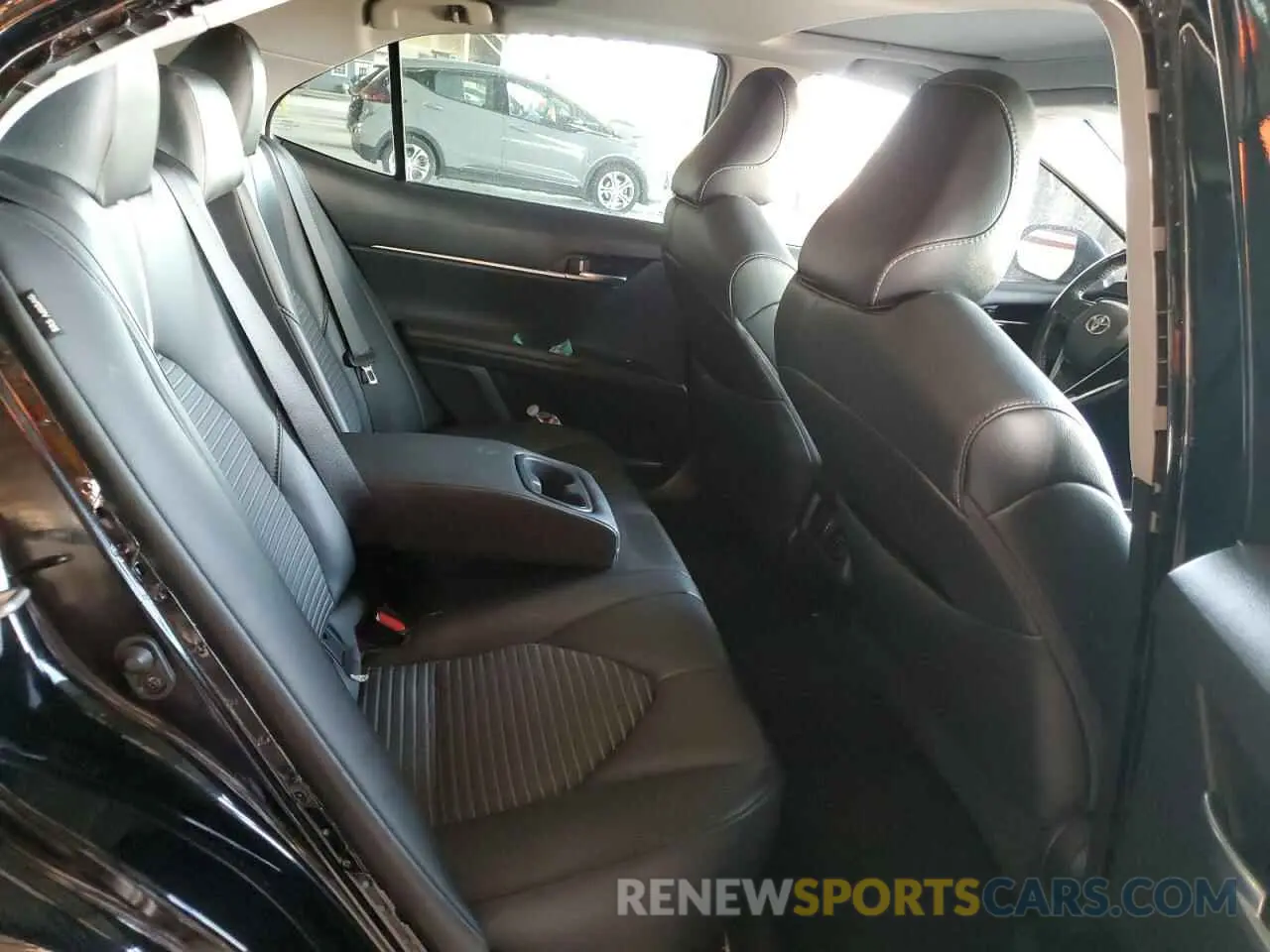10 Photograph of a damaged car 4T1B11HK2KU713636 TOYOTA CAMRY 2019