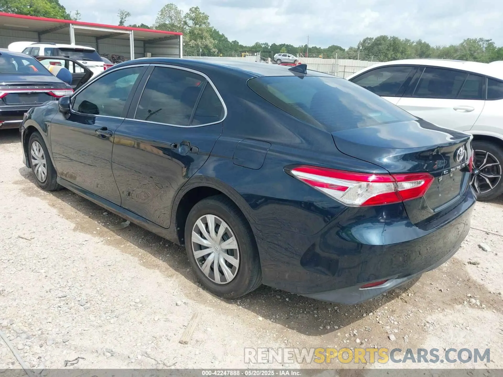 3 Photograph of a damaged car 4T1B11HK2KU713944 TOYOTA CAMRY 2019