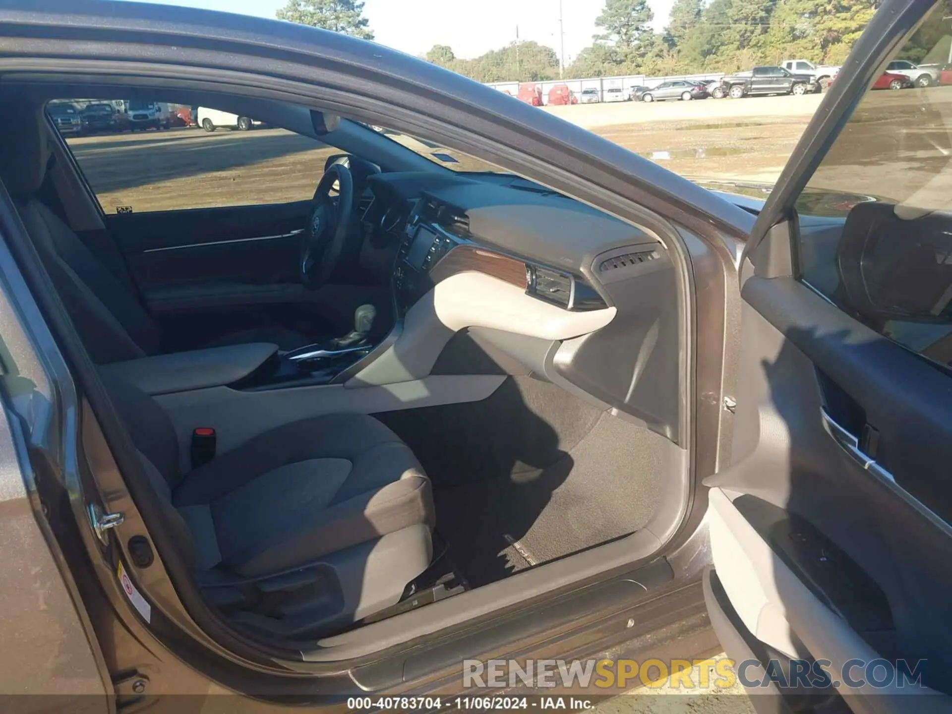 5 Photograph of a damaged car 4T1B11HK2KU720912 TOYOTA CAMRY 2019