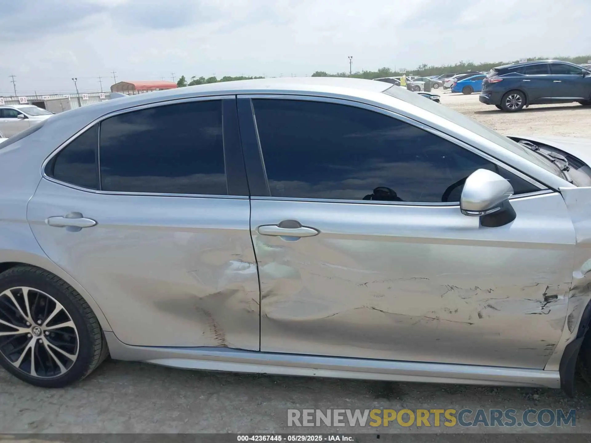13 Photograph of a damaged car 4T1B11HK2KU723731 TOYOTA CAMRY 2019