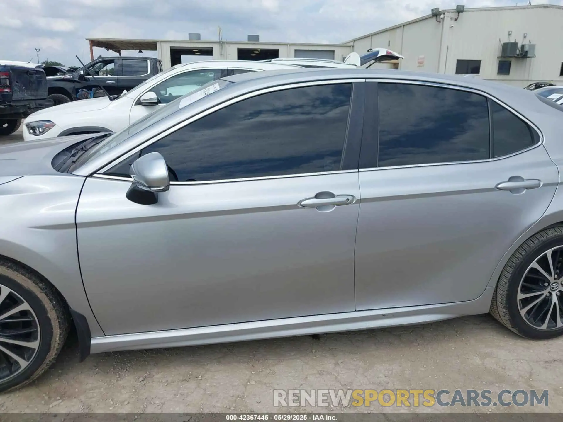 14 Photograph of a damaged car 4T1B11HK2KU723731 TOYOTA CAMRY 2019