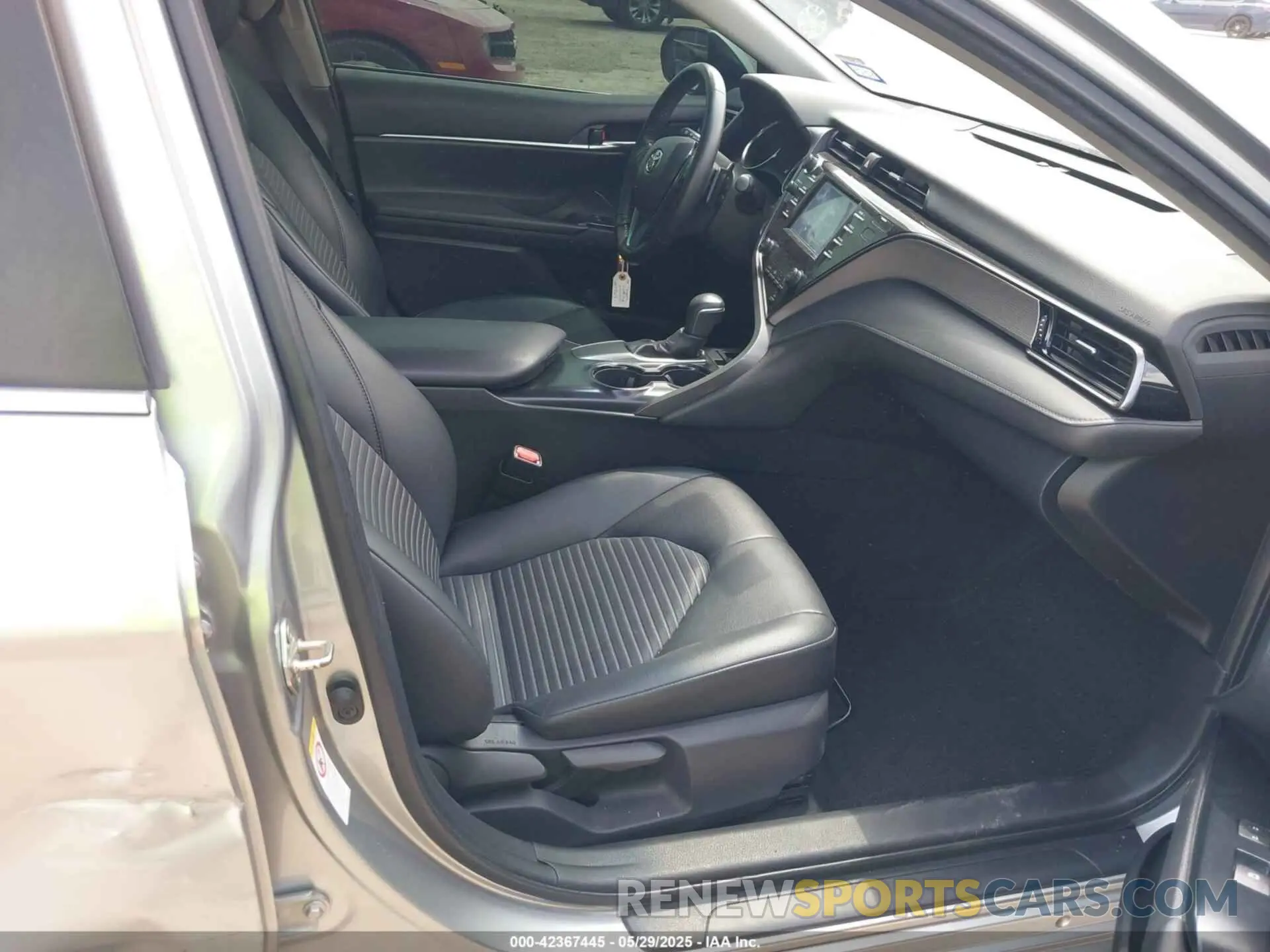 5 Photograph of a damaged car 4T1B11HK2KU723731 TOYOTA CAMRY 2019