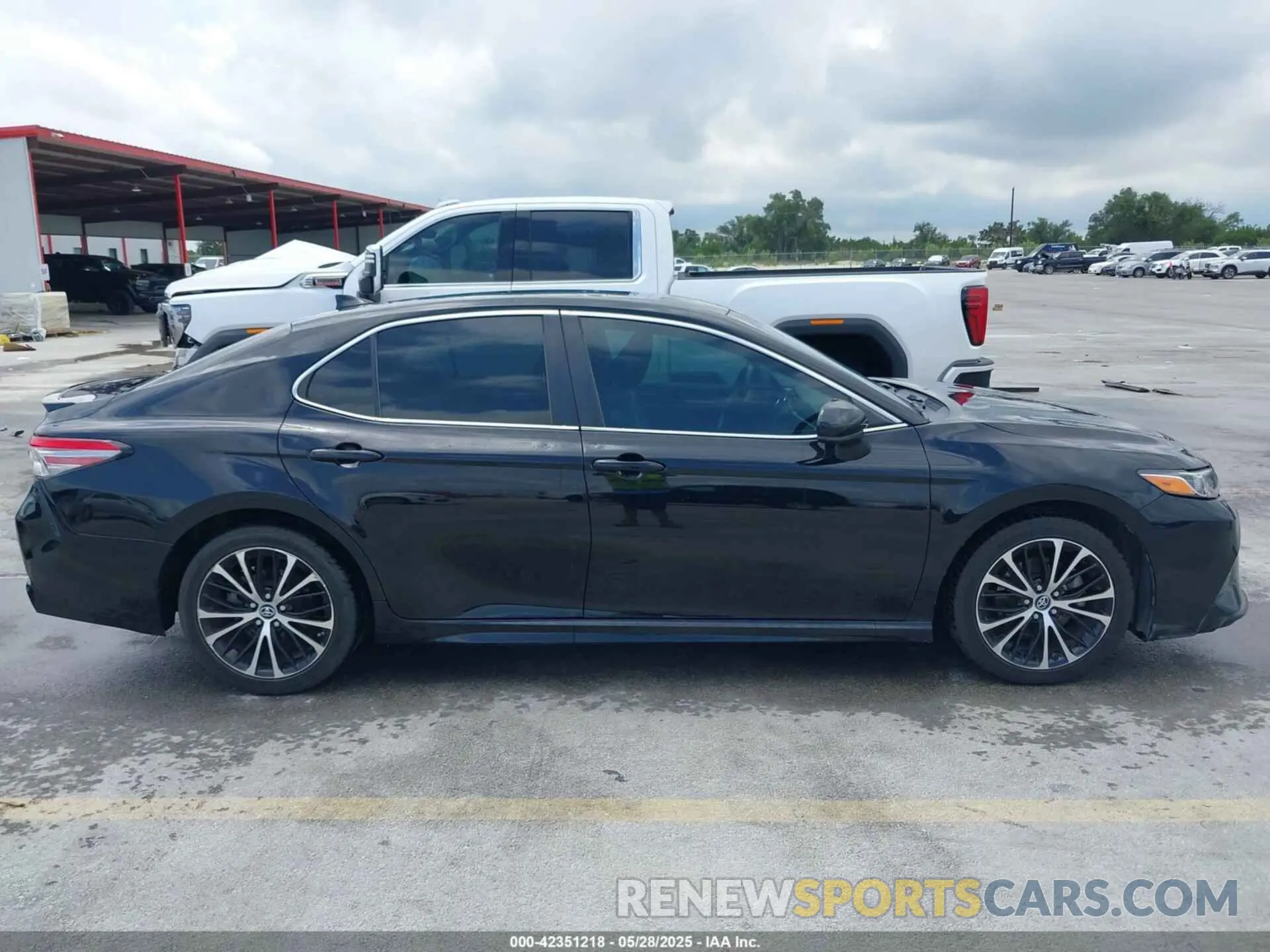 13 Photograph of a damaged car 4T1B11HK2KU723986 TOYOTA CAMRY 2019