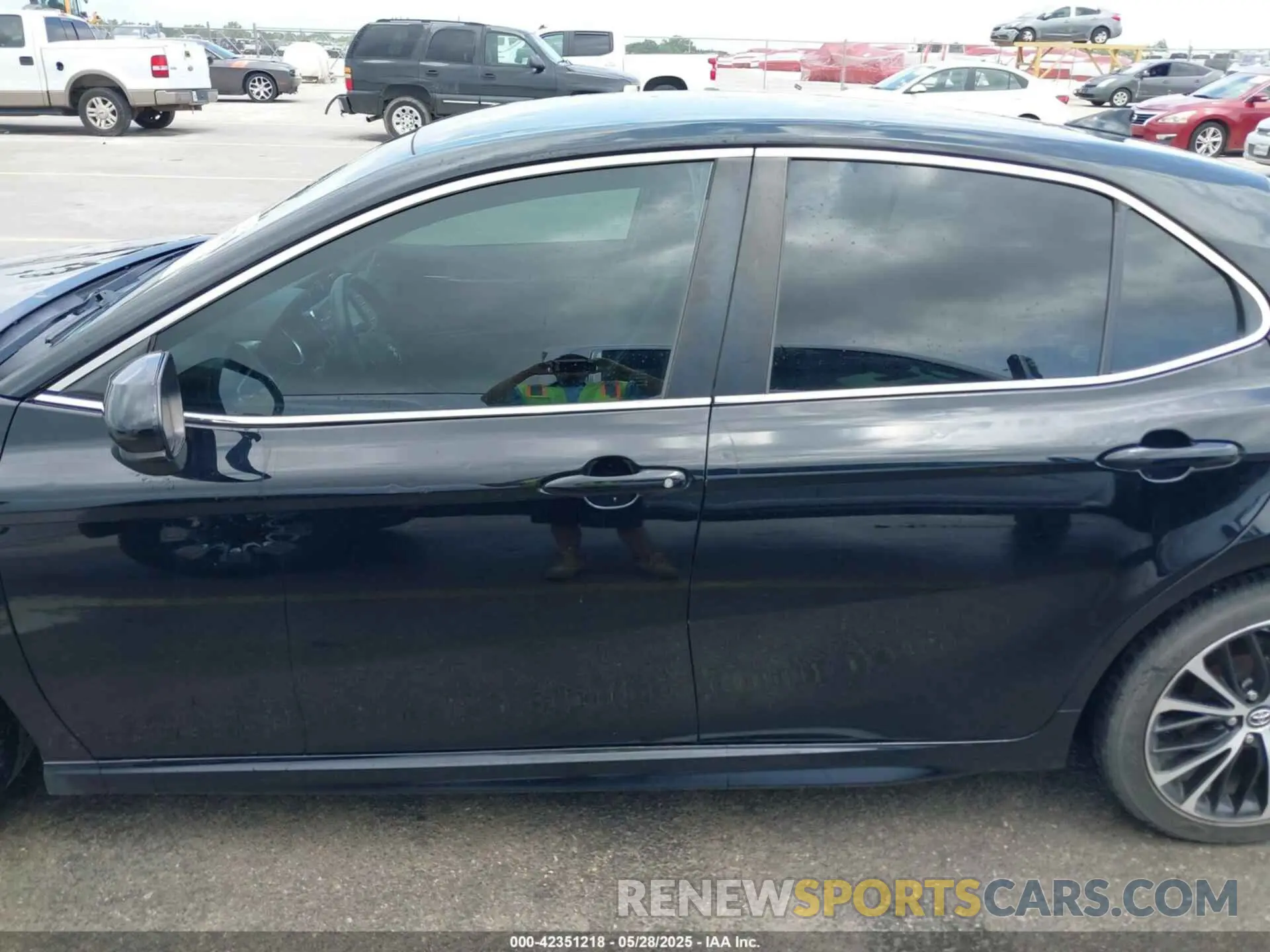 14 Photograph of a damaged car 4T1B11HK2KU723986 TOYOTA CAMRY 2019
