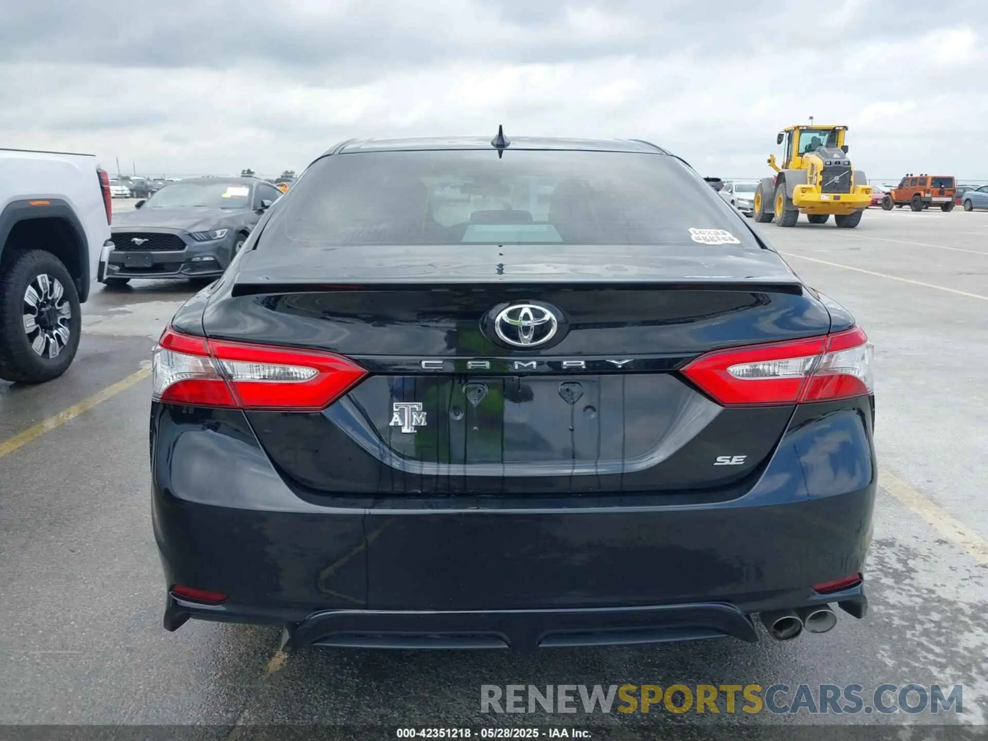 16 Photograph of a damaged car 4T1B11HK2KU723986 TOYOTA CAMRY 2019