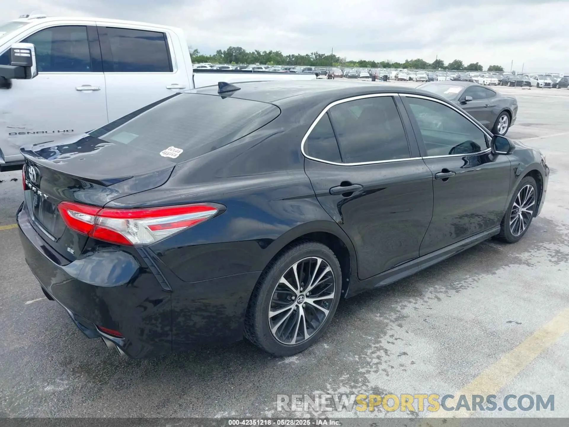 4 Photograph of a damaged car 4T1B11HK2KU723986 TOYOTA CAMRY 2019