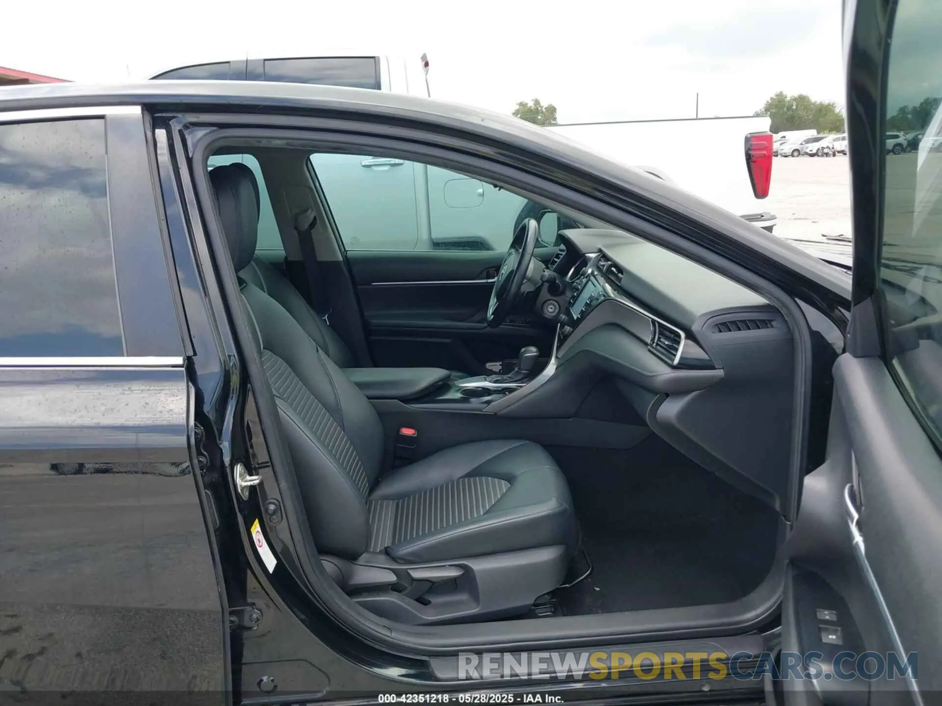 5 Photograph of a damaged car 4T1B11HK2KU723986 TOYOTA CAMRY 2019