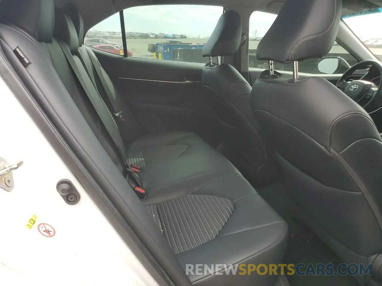 10 Photograph of a damaged car 4T1B11HK2KU724006 TOYOTA CAMRY 2019