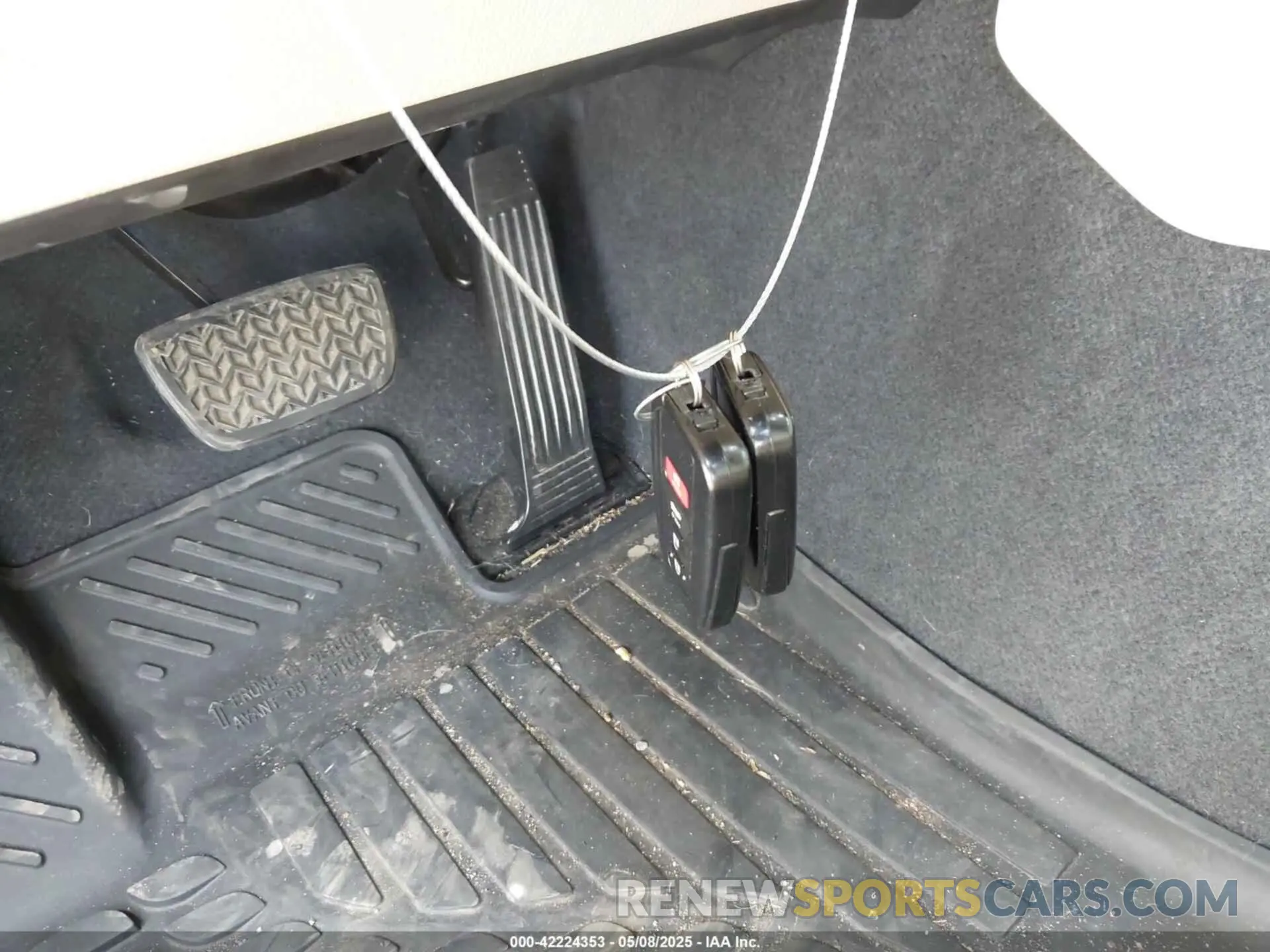 11 Photograph of a damaged car 4T1B11HK2KU724975 TOYOTA CAMRY 2019