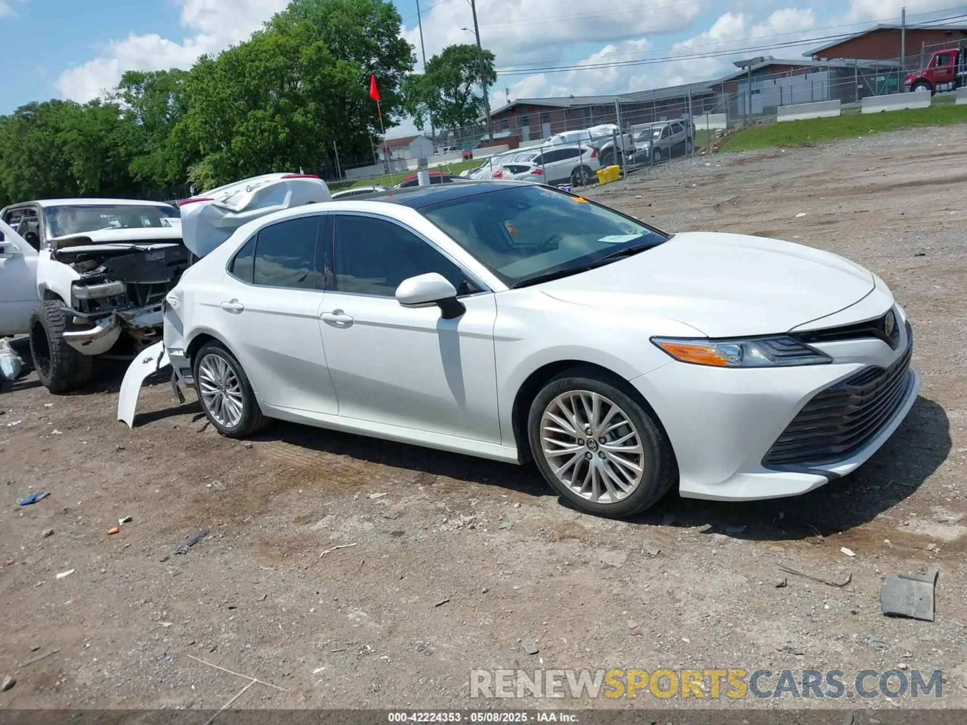 13 Photograph of a damaged car 4T1B11HK2KU724975 TOYOTA CAMRY 2019