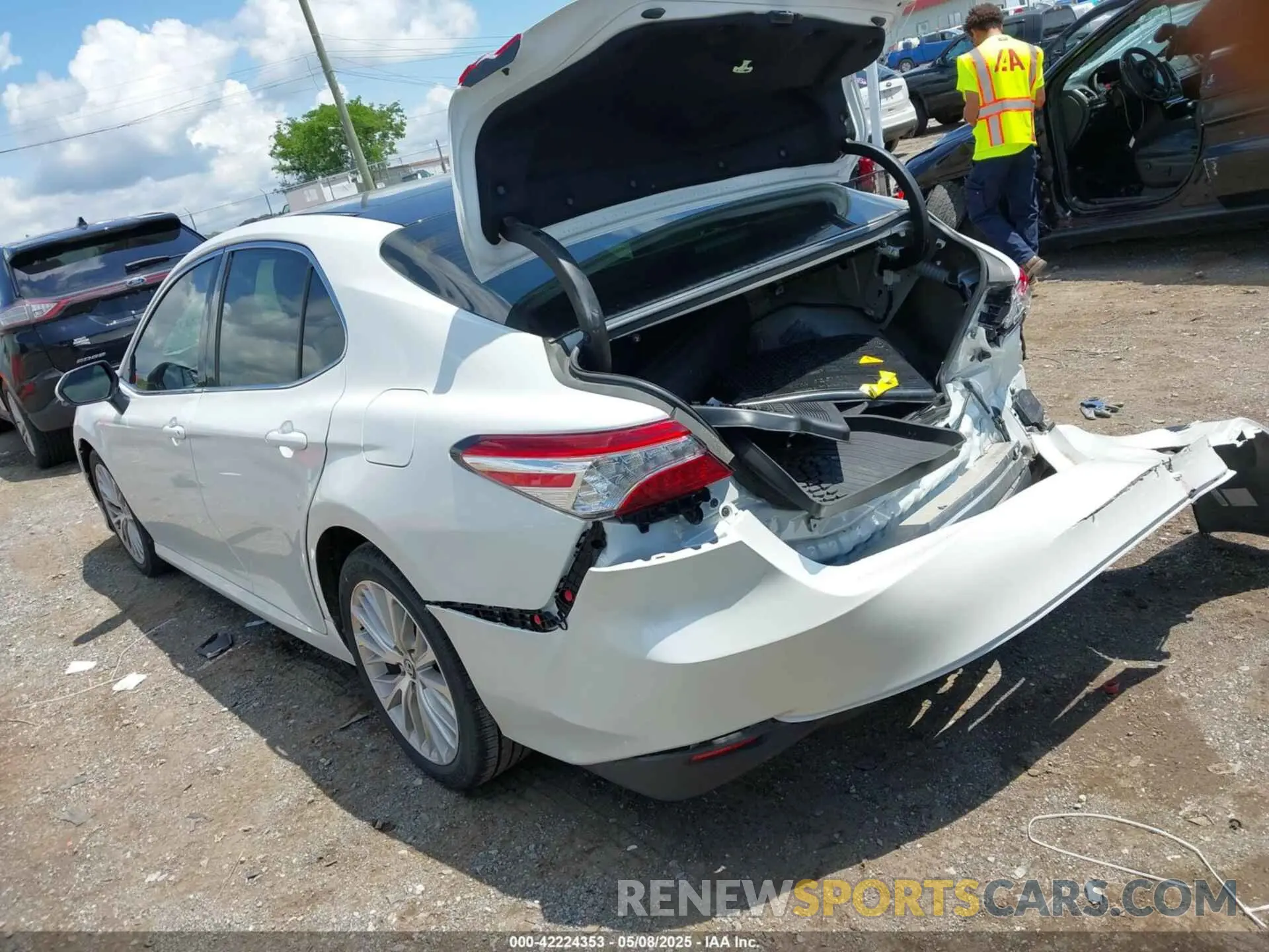 3 Photograph of a damaged car 4T1B11HK2KU724975 TOYOTA CAMRY 2019