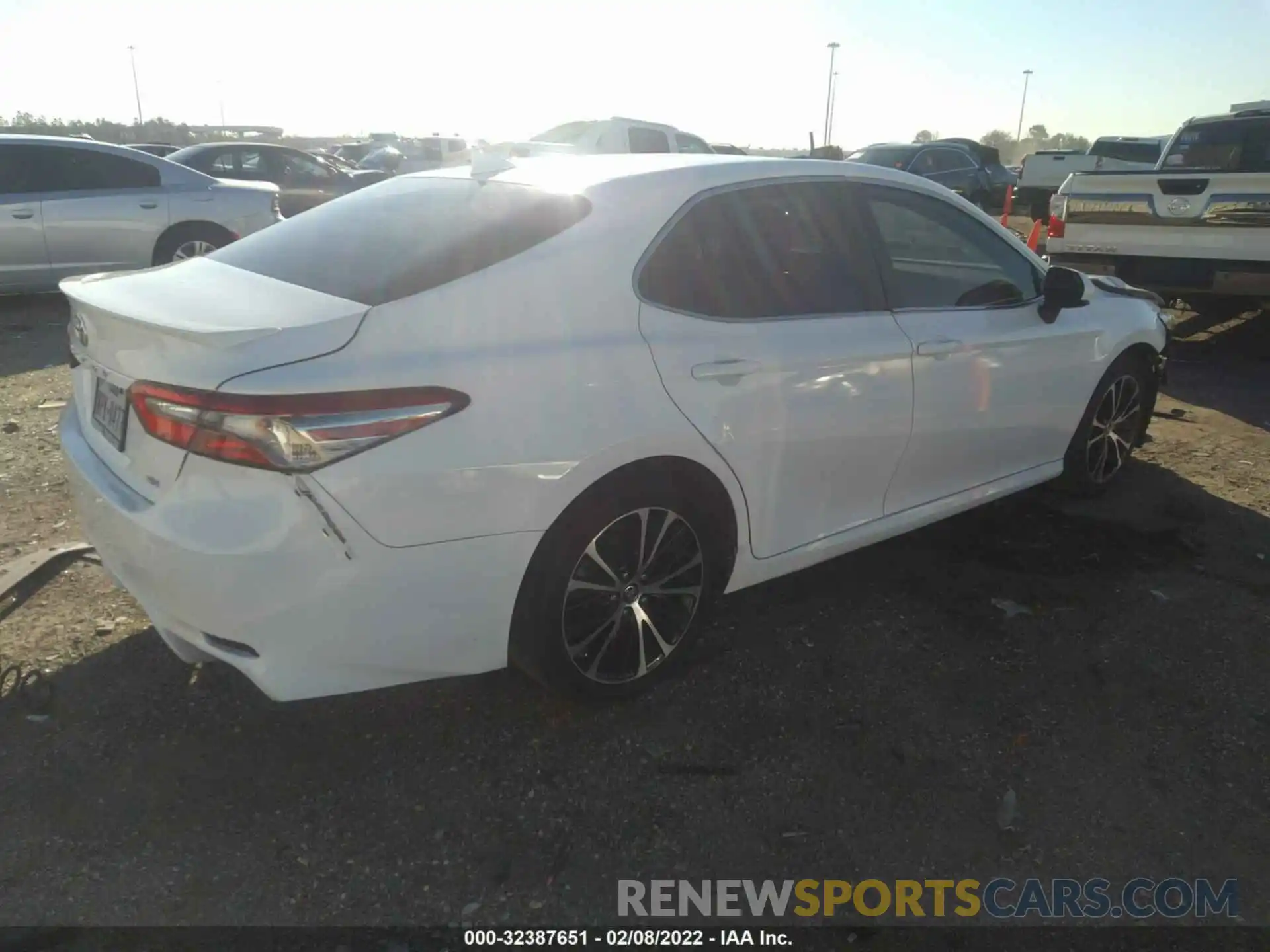 4 Photograph of a damaged car 4T1B11HK2KU727584 TOYOTA CAMRY 2019