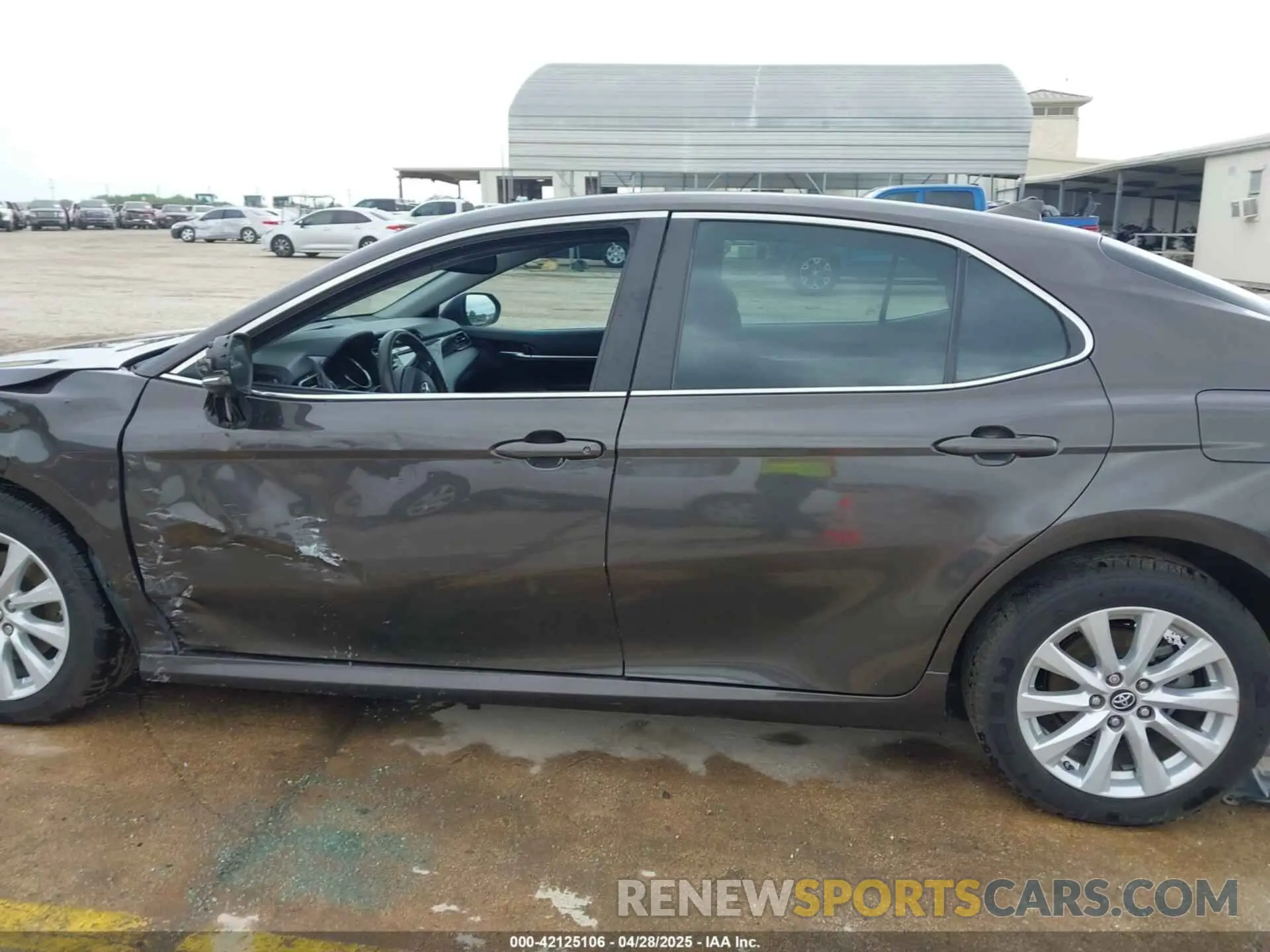 15 Photograph of a damaged car 4T1B11HK2KU727973 TOYOTA CAMRY 2019