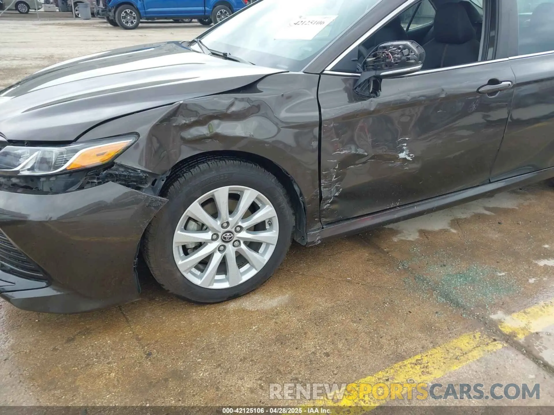 18 Photograph of a damaged car 4T1B11HK2KU727973 TOYOTA CAMRY 2019