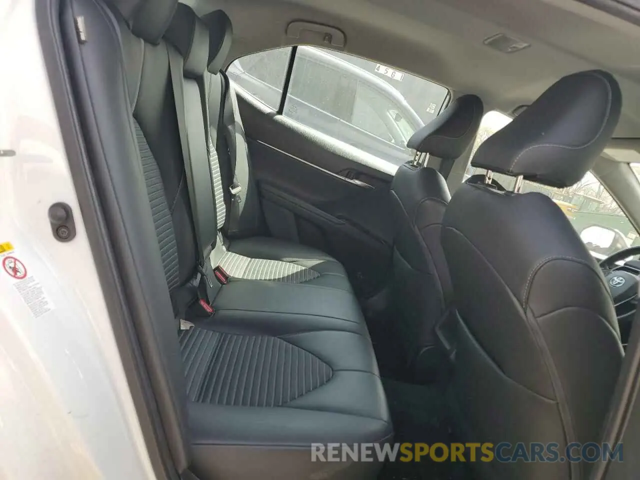 10 Photograph of a damaged car 4T1B11HK2KU732378 TOYOTA CAMRY 2019