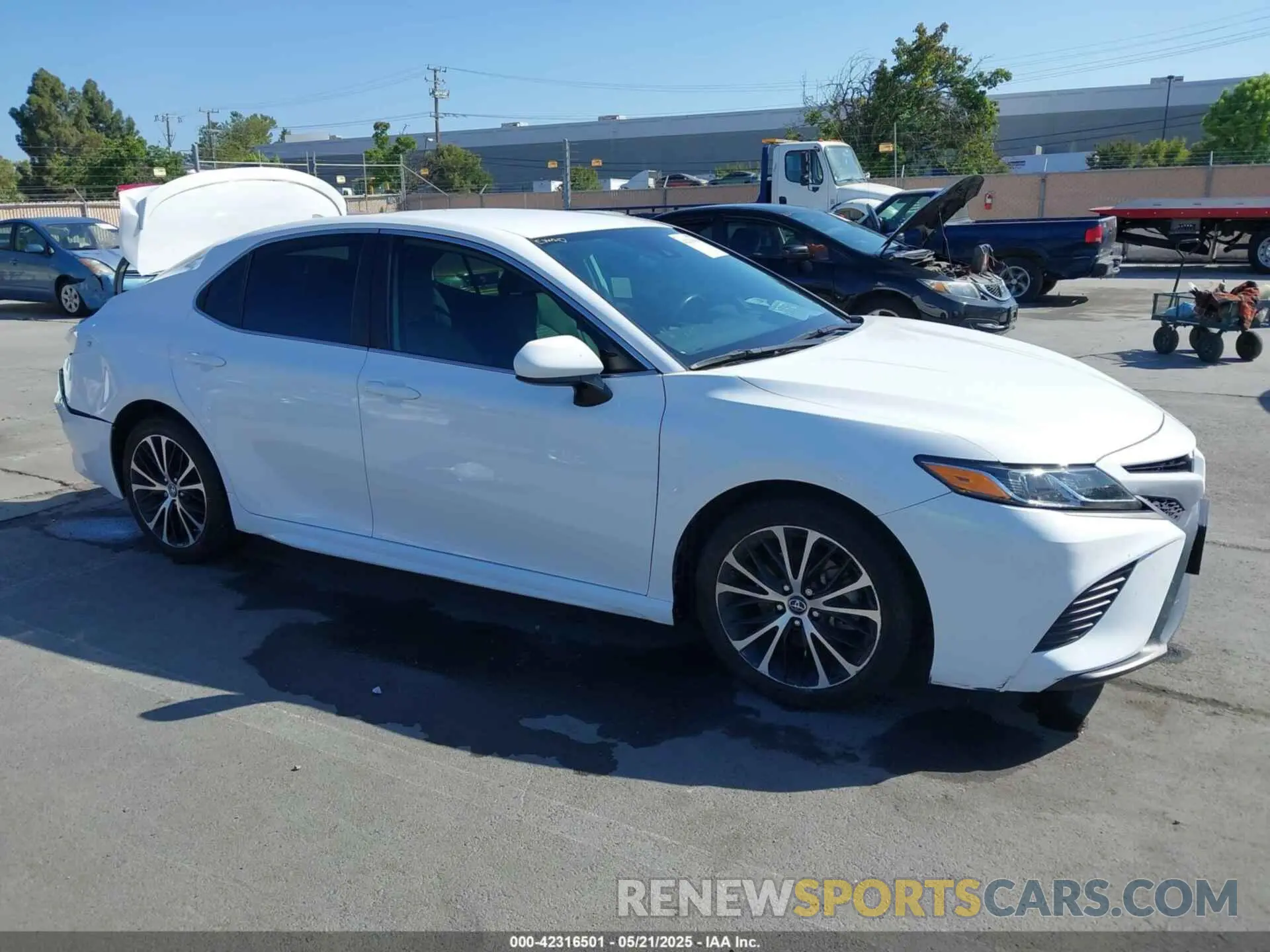 1 Photograph of a damaged car 4T1B11HK2KU732428 TOYOTA CAMRY 2019