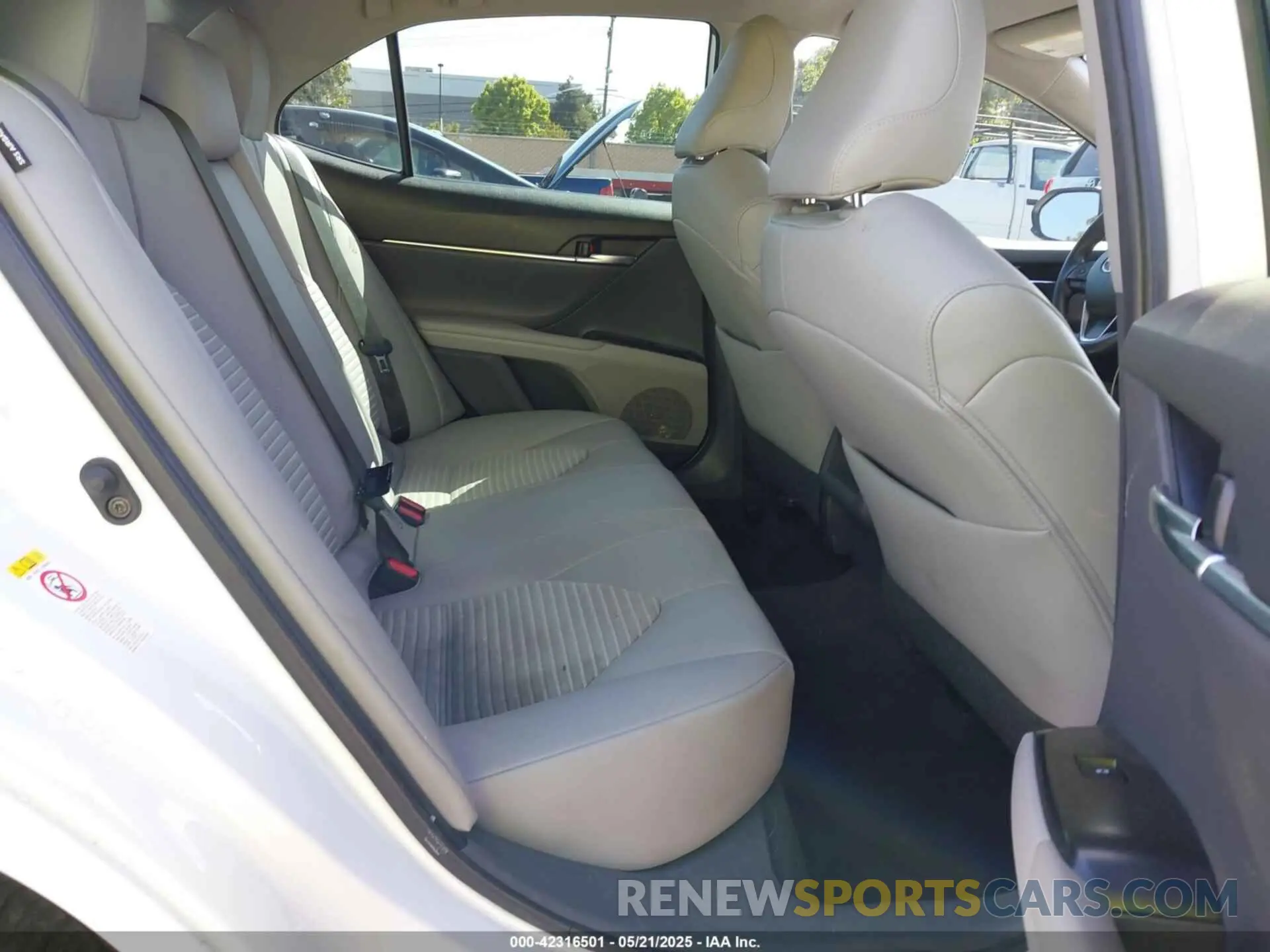 8 Photograph of a damaged car 4T1B11HK2KU732428 TOYOTA CAMRY 2019