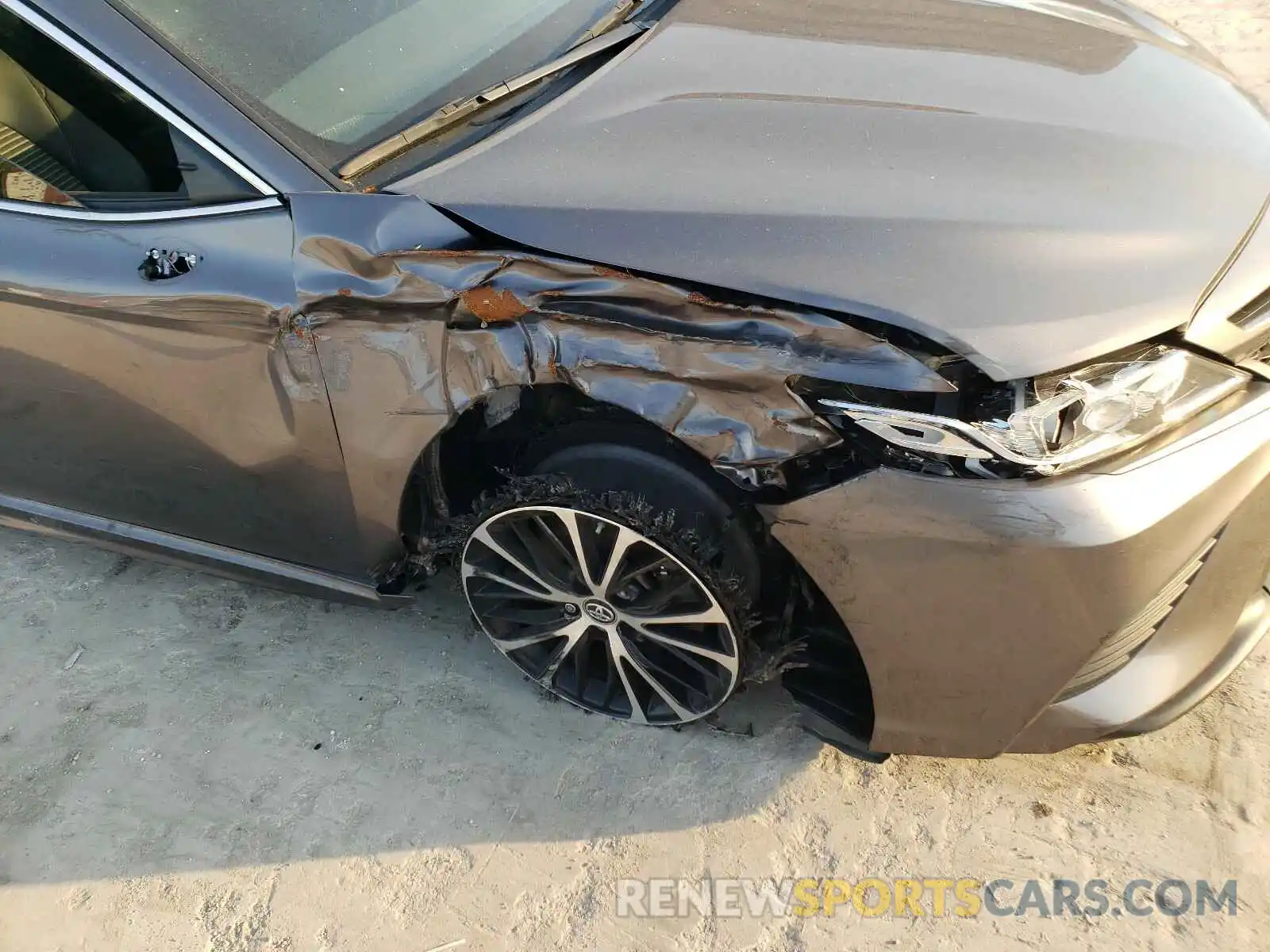 9 Photograph of a damaged car 4T1B11HK2KU733272 TOYOTA CAMRY 2019