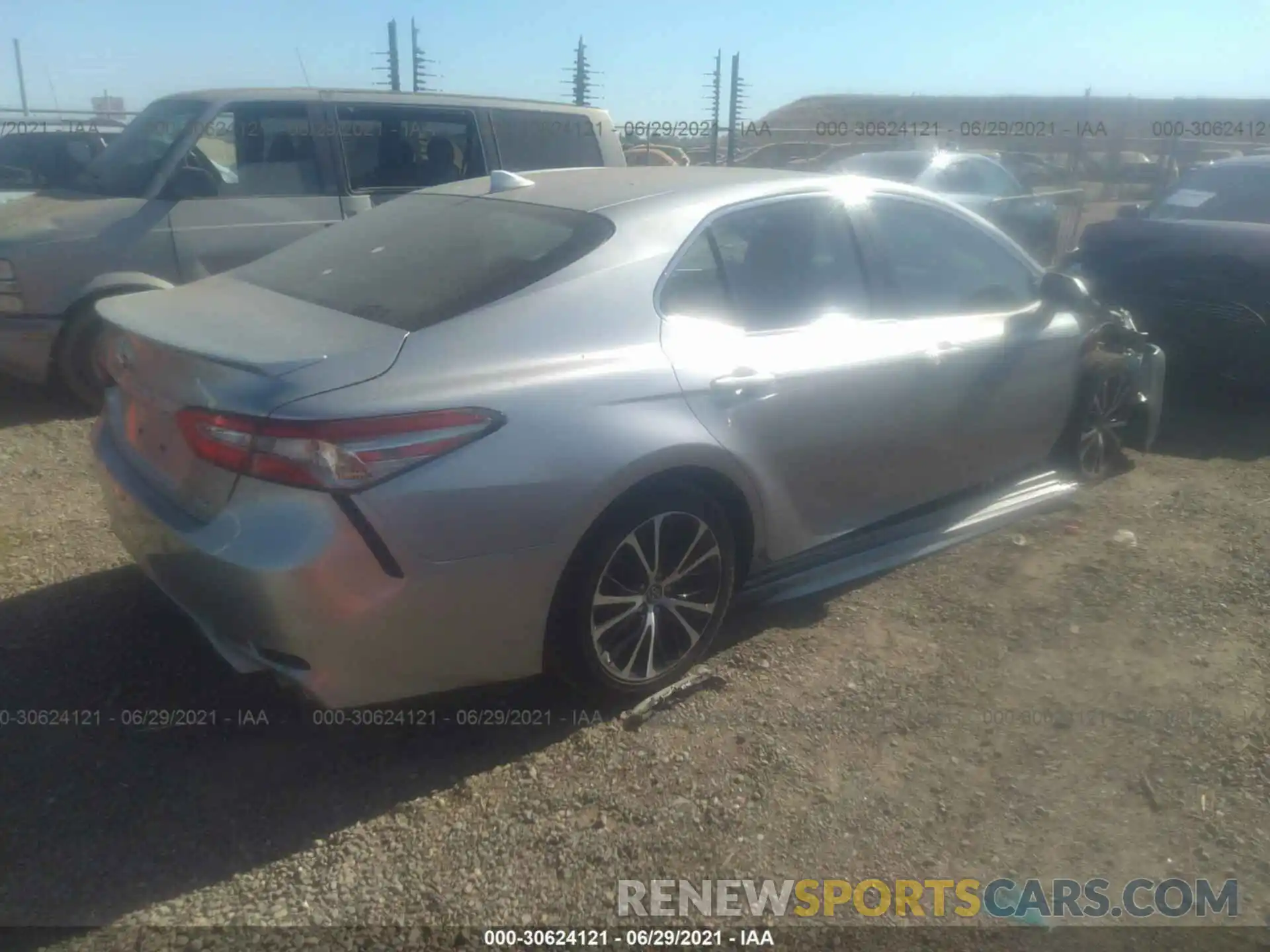 4 Photograph of a damaged car 4T1B11HK2KU743946 TOYOTA CAMRY 2019