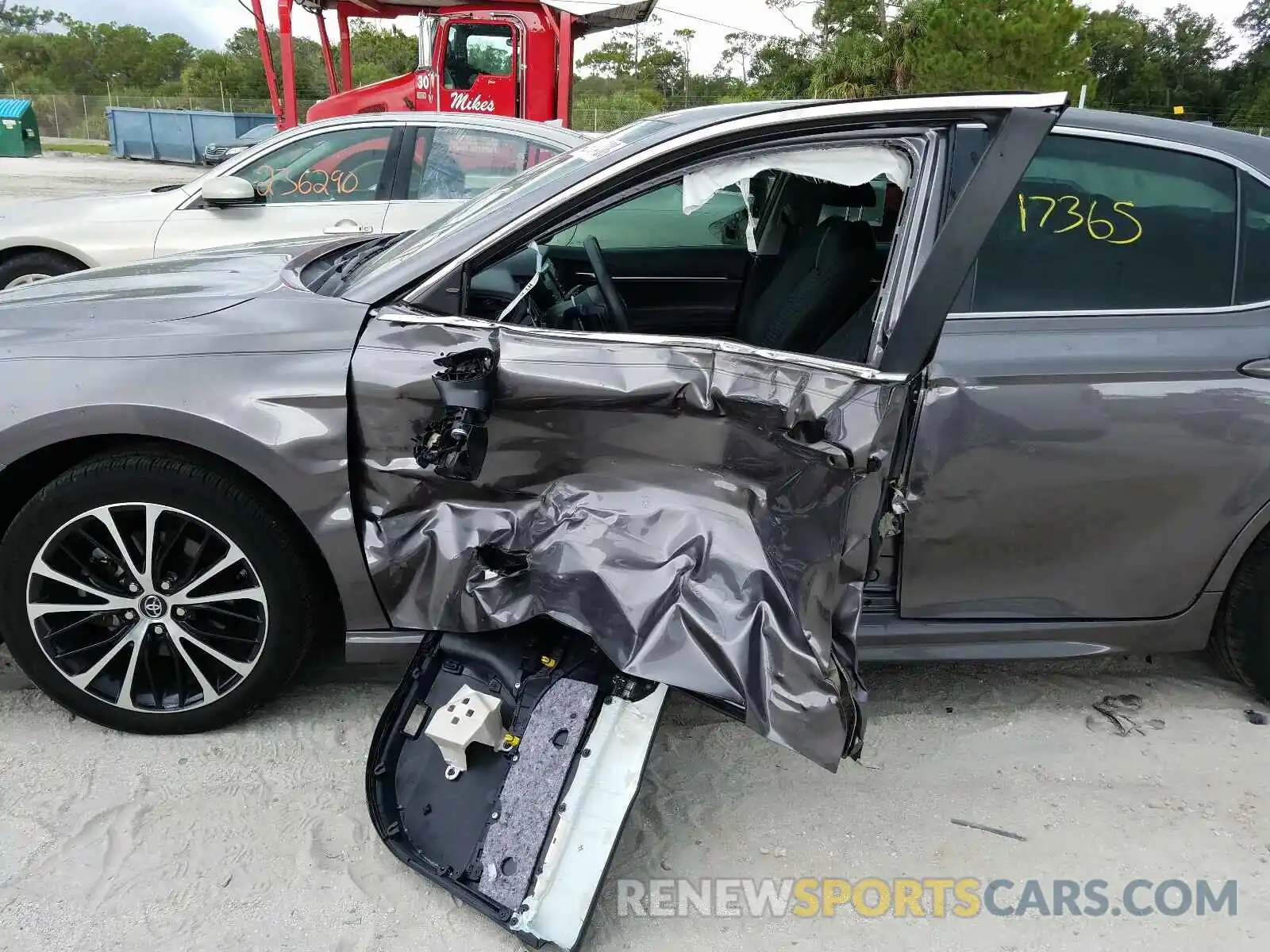 9 Photograph of a damaged car 4T1B11HK2KU751576 TOYOTA CAMRY 2019