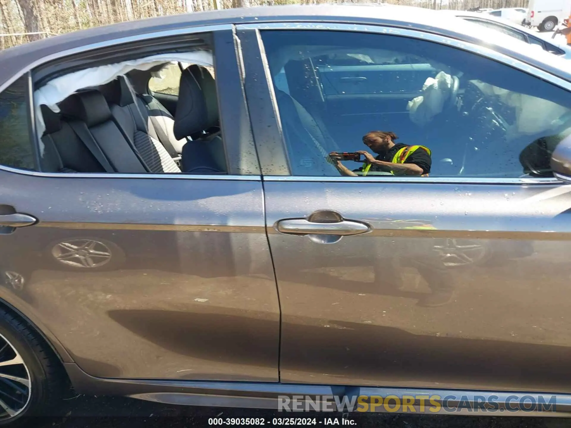 13 Photograph of a damaged car 4T1B11HK2KU754879 TOYOTA CAMRY 2019