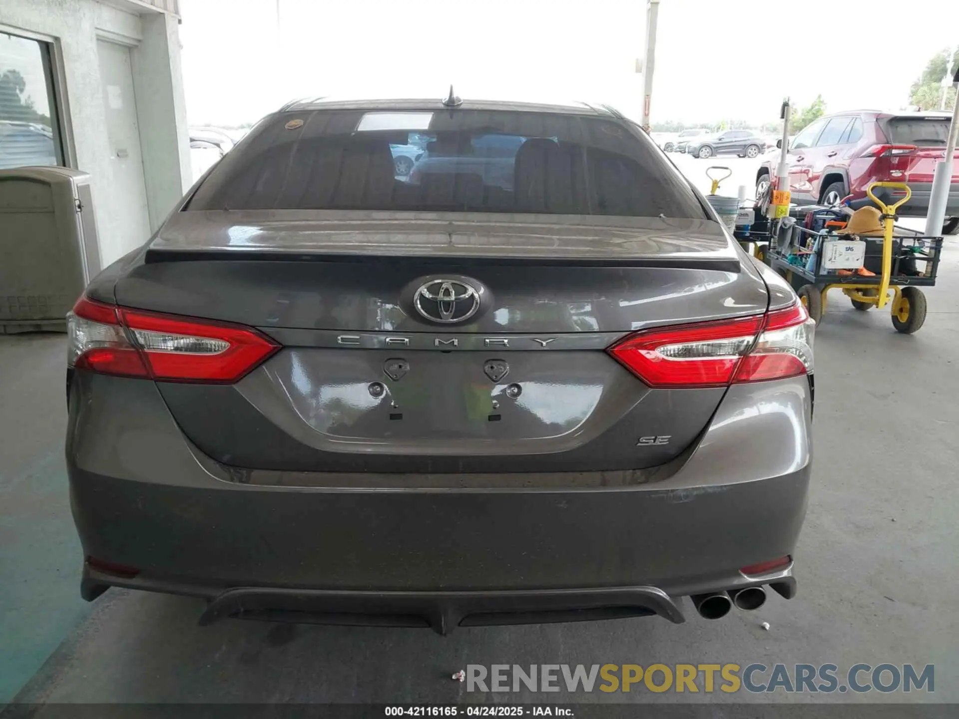 16 Photograph of a damaged car 4T1B11HK2KU756440 TOYOTA CAMRY 2019