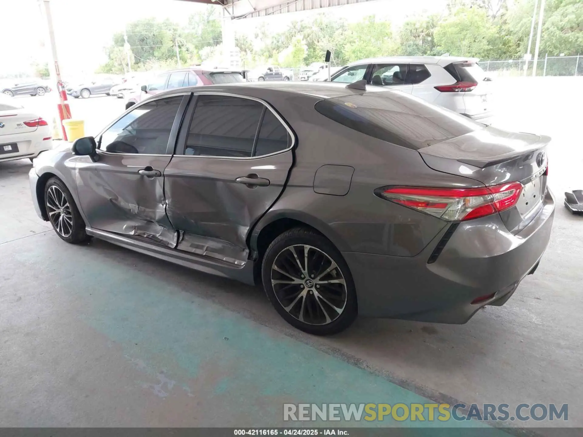 3 Photograph of a damaged car 4T1B11HK2KU756440 TOYOTA CAMRY 2019