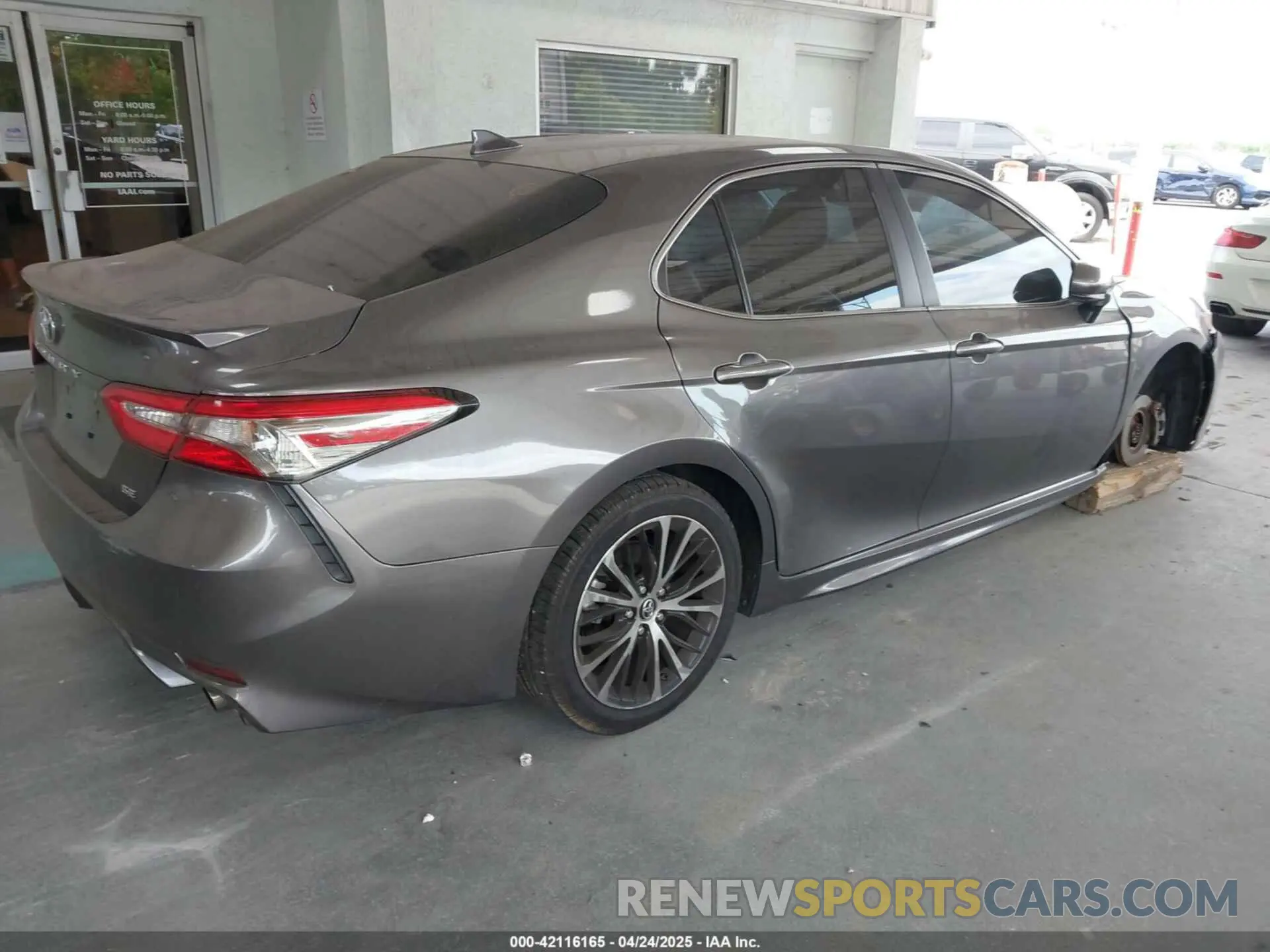 4 Photograph of a damaged car 4T1B11HK2KU756440 TOYOTA CAMRY 2019