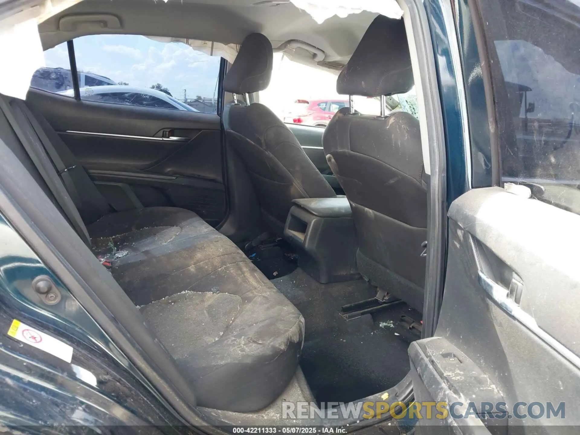 8 Photograph of a damaged car 4T1B11HK2KU757247 TOYOTA CAMRY 2019