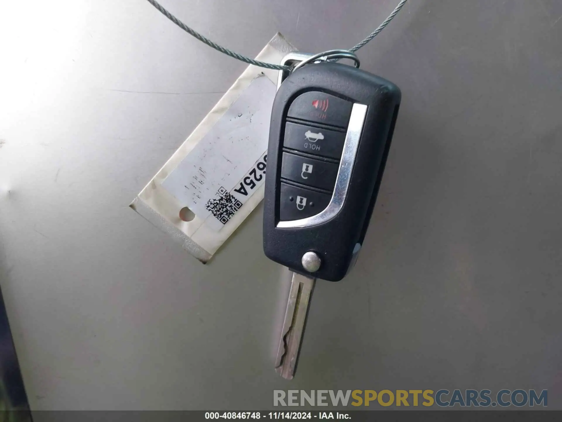 11 Photograph of a damaged car 4T1B11HK2KU760181 TOYOTA CAMRY 2019