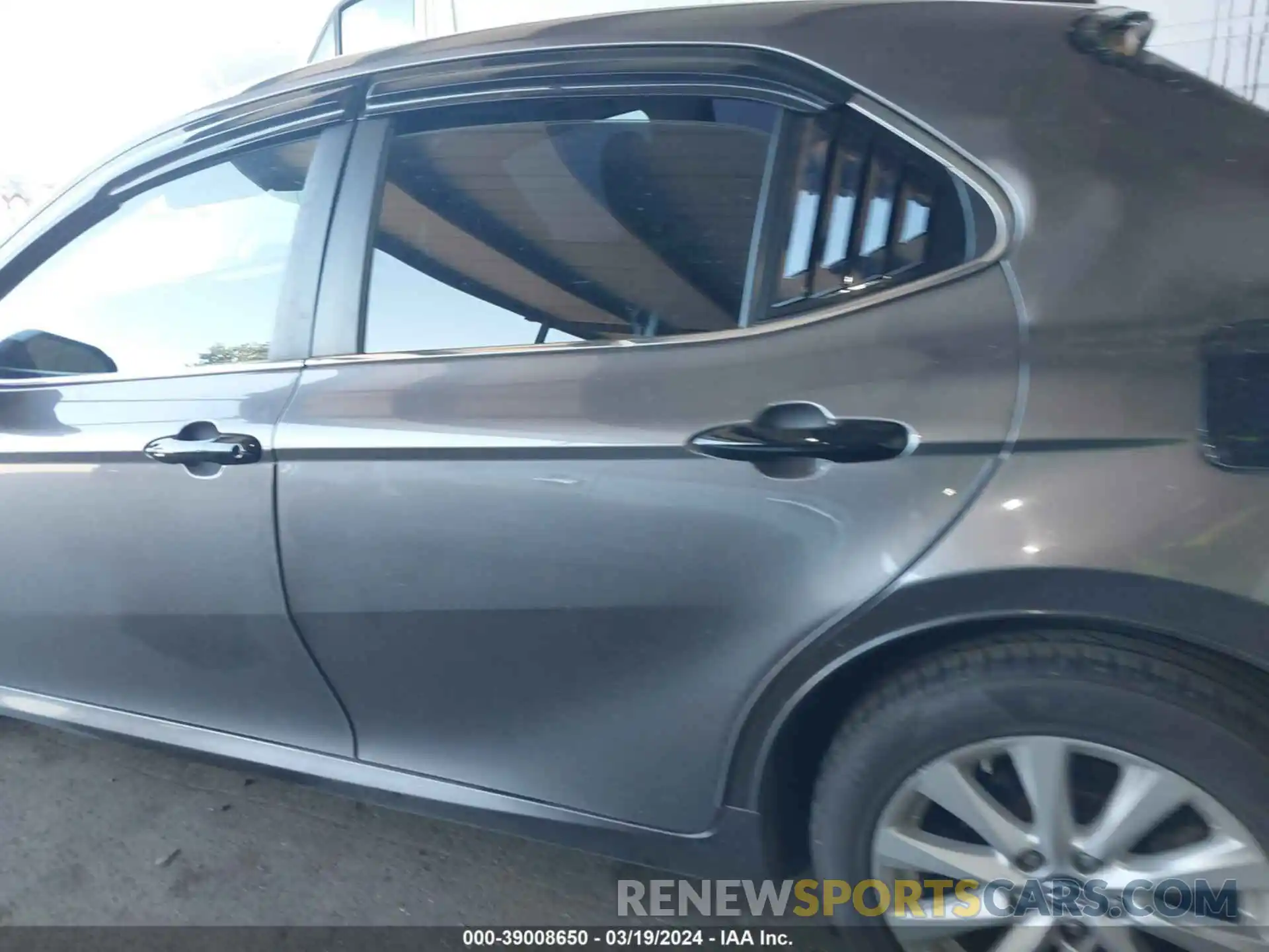 14 Photograph of a damaged car 4T1B11HK2KU760472 TOYOTA CAMRY 2019