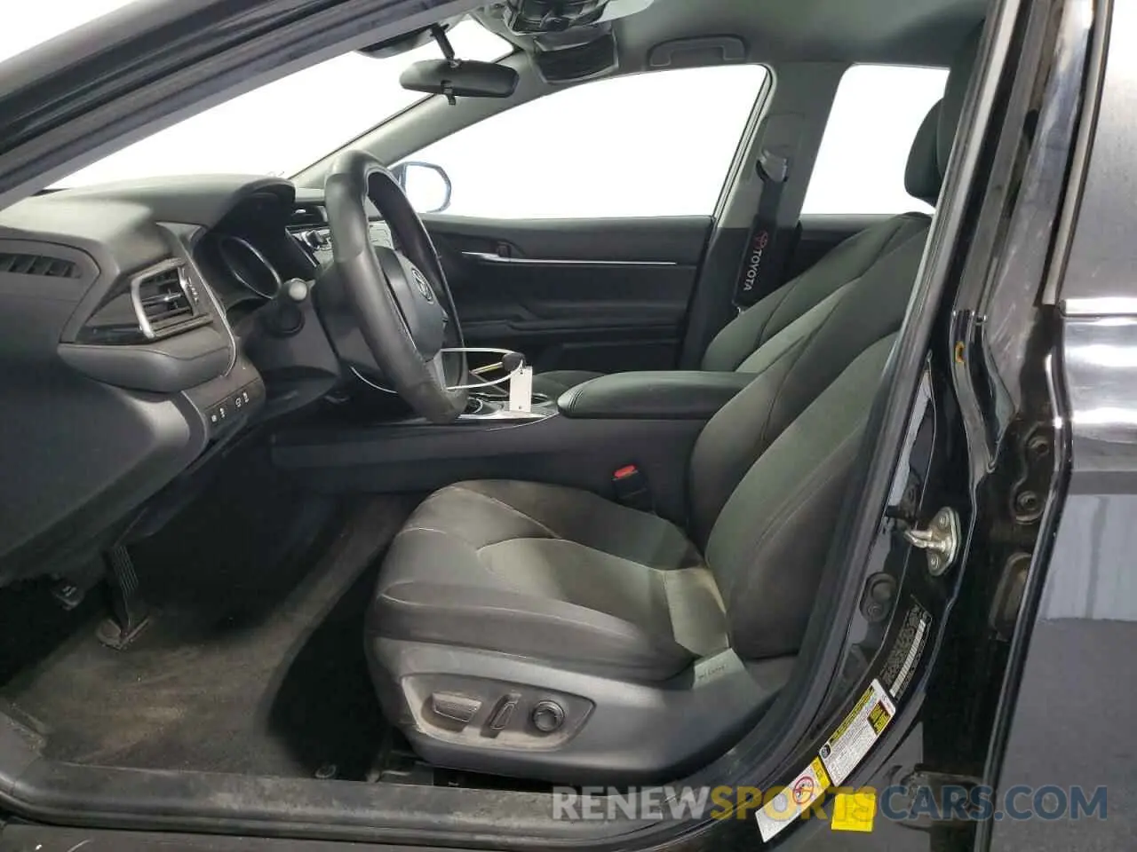 7 Photograph of a damaged car 4T1B11HK2KU763923 TOYOTA CAMRY 2019