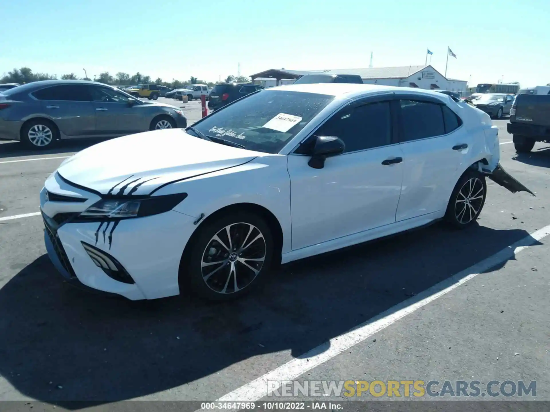 2 Photograph of a damaged car 4T1B11HK2KU764635 TOYOTA CAMRY 2019