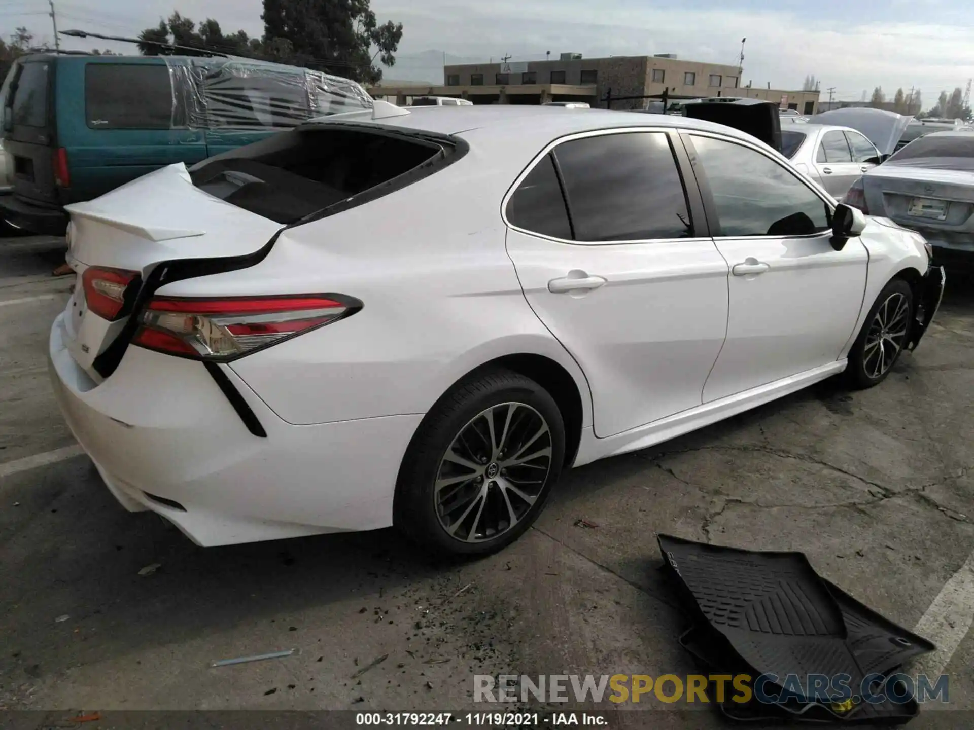 4 Photograph of a damaged car 4T1B11HK2KU766143 TOYOTA CAMRY 2019