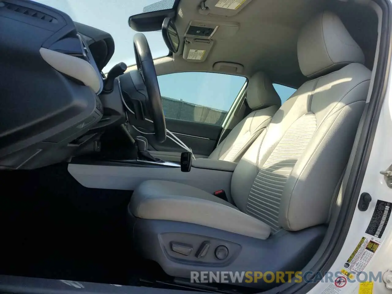 7 Photograph of a damaged car 4T1B11HK2KU772203 TOYOTA CAMRY 2019