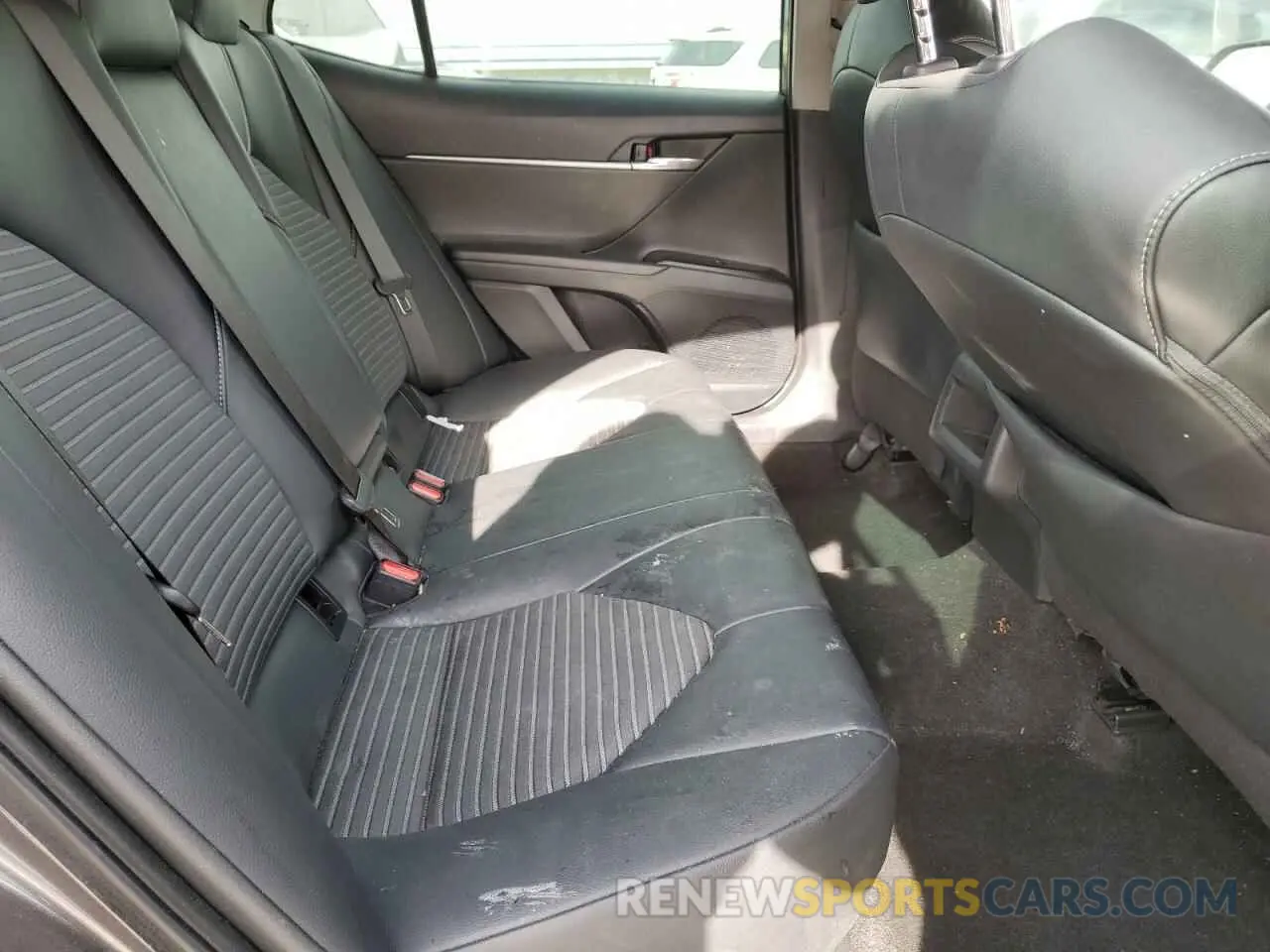 10 Photograph of a damaged car 4T1B11HK2KU804048 TOYOTA CAMRY 2019