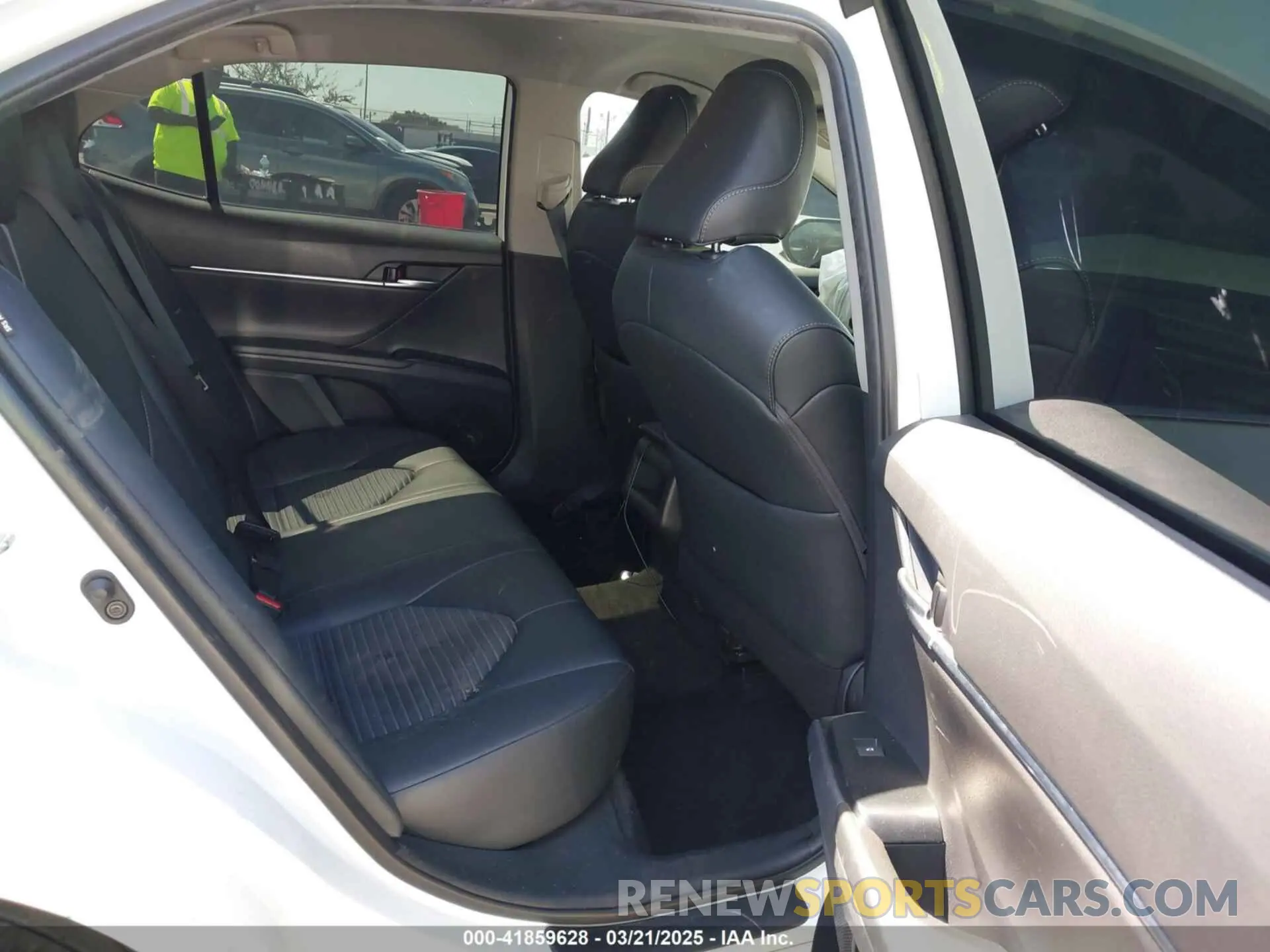 8 Photograph of a damaged car 4T1B11HK2KU804101 TOYOTA CAMRY 2019