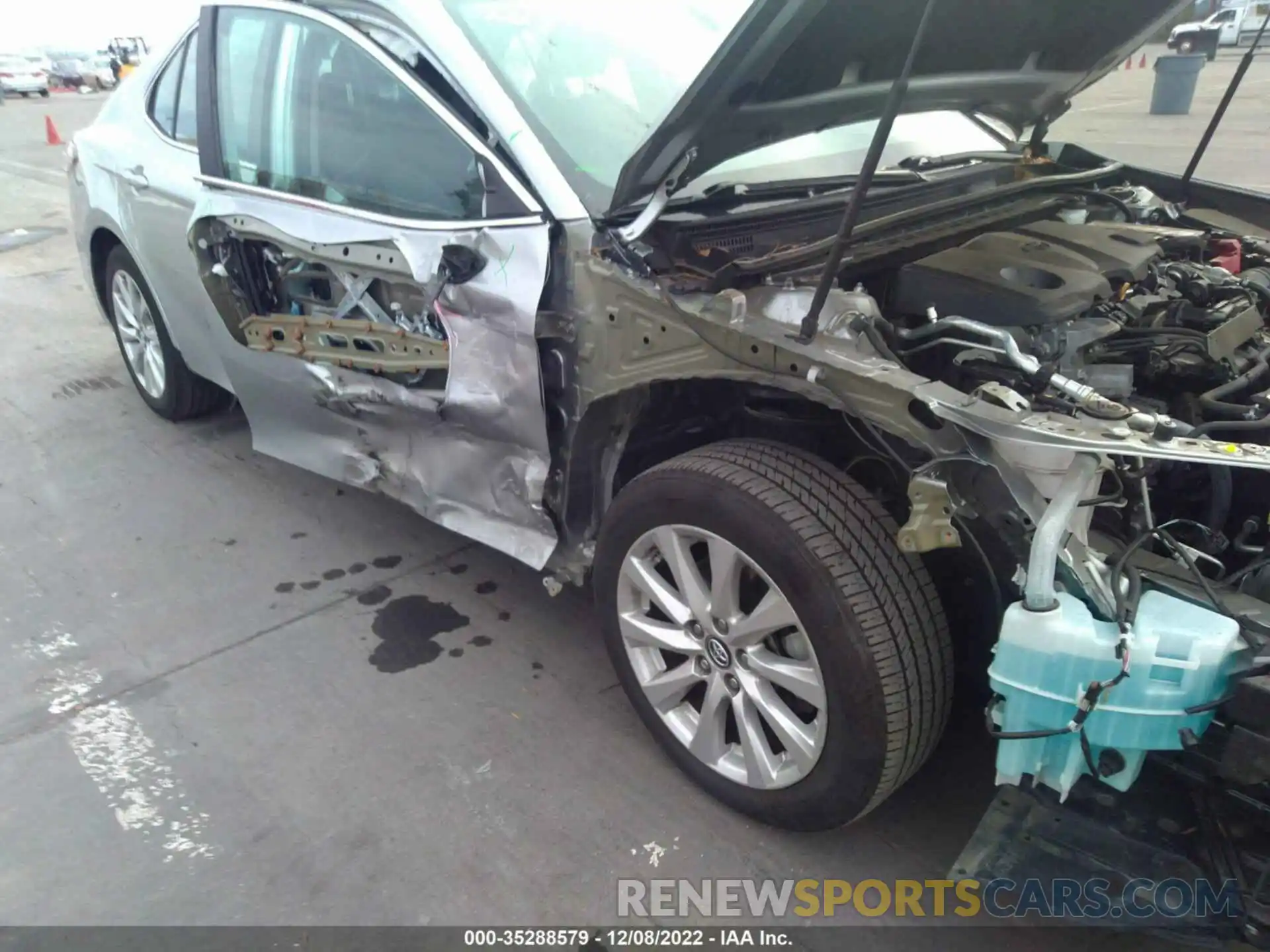 6 Photograph of a damaged car 4T1B11HK2KU821237 TOYOTA CAMRY 2019