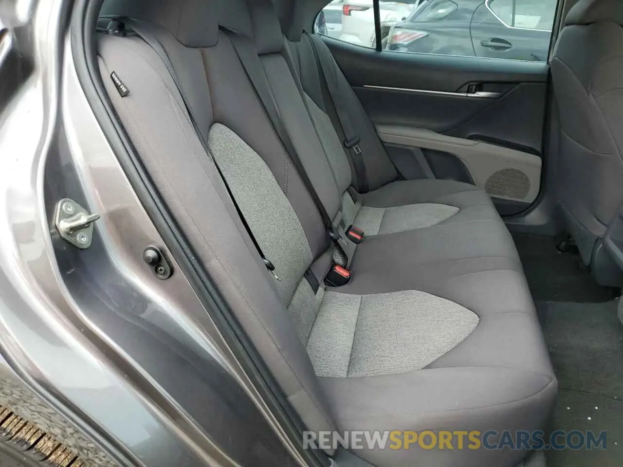 10 Photograph of a damaged car 4T1B11HK2KU822419 TOYOTA CAMRY 2019