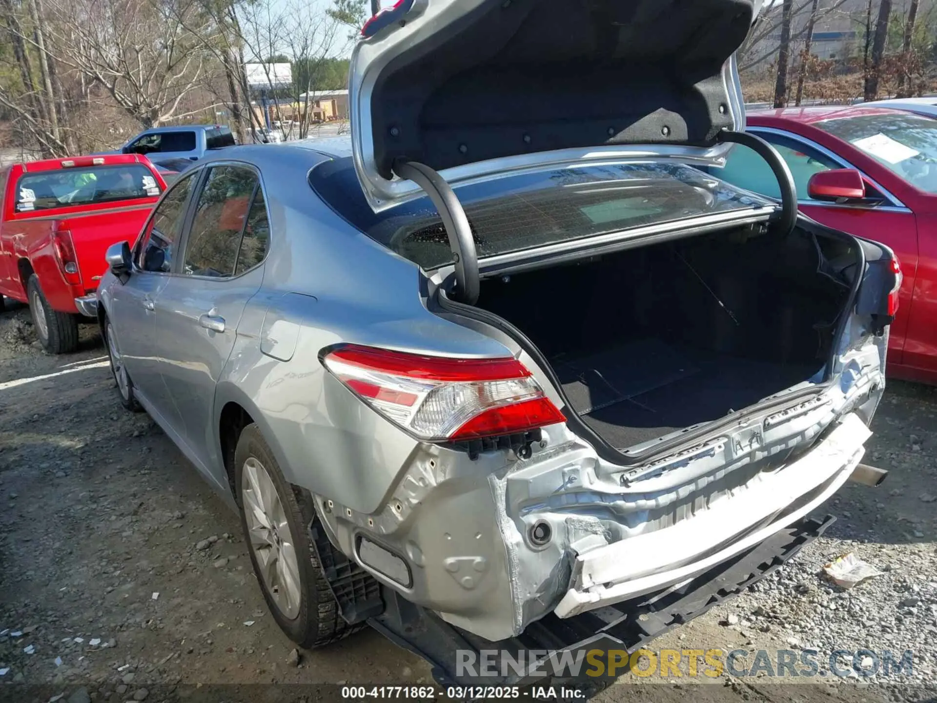 3 Photograph of a damaged car 4T1B11HK2KU822484 TOYOTA CAMRY 2019