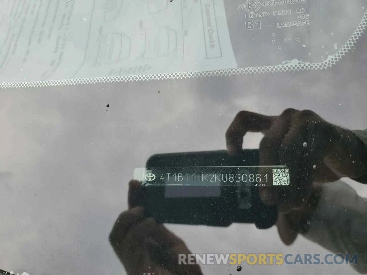 13 Photograph of a damaged car 4T1B11HK2KU830861 TOYOTA CAMRY 2019