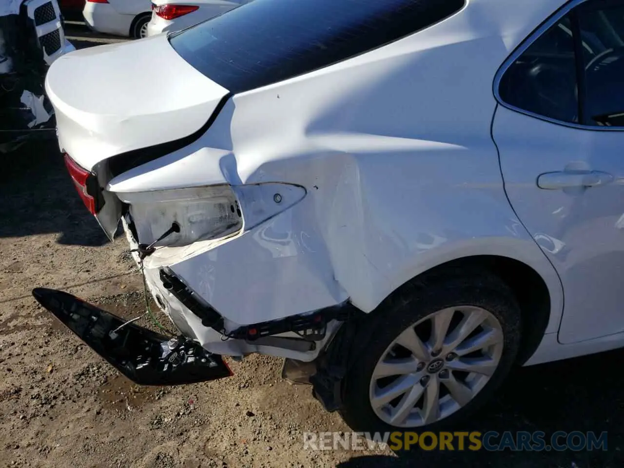 9 Photograph of a damaged car 4T1B11HK2KU832612 TOYOTA CAMRY 2019
