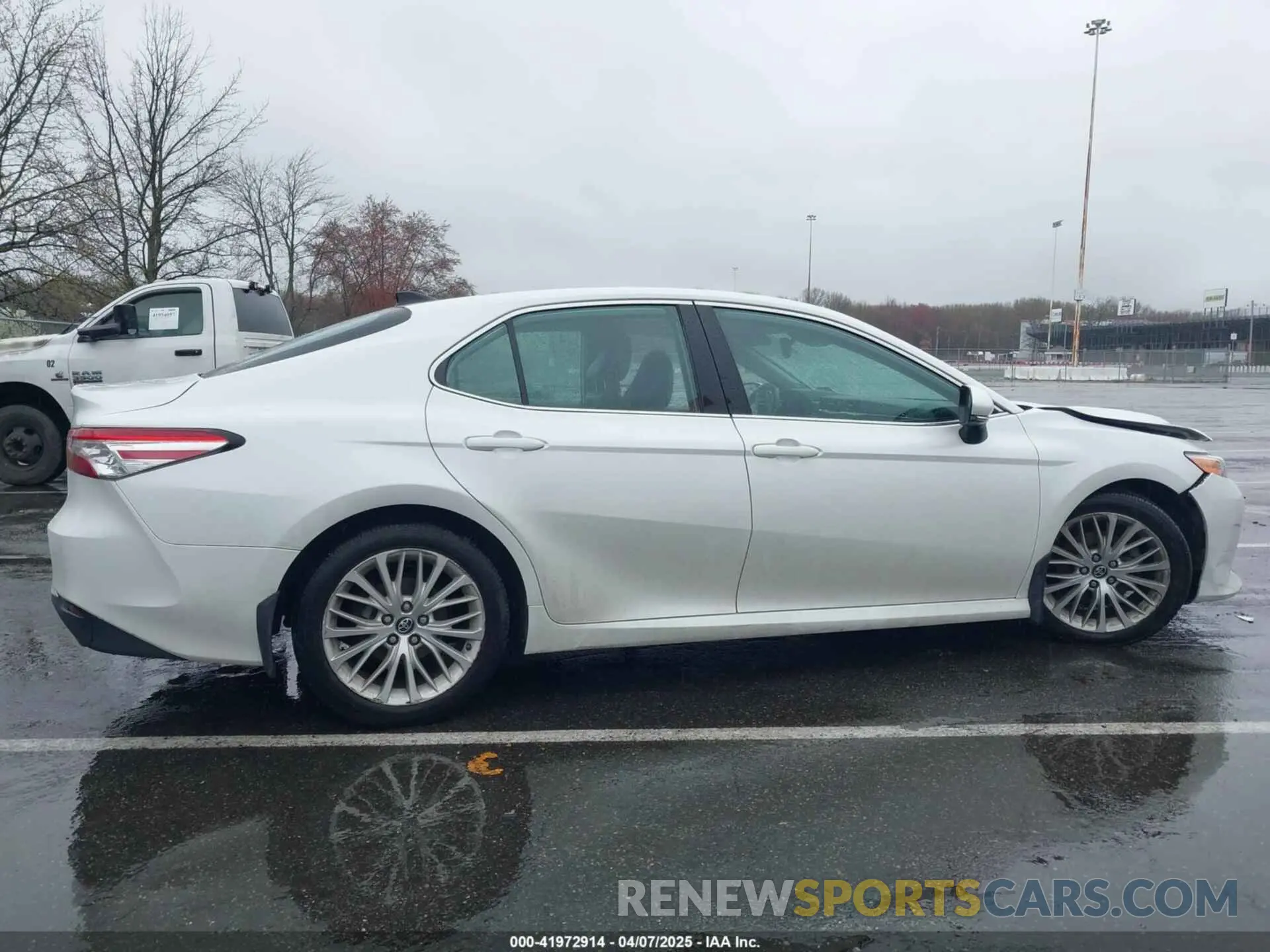13 Photograph of a damaged car 4T1B11HK2KU842119 TOYOTA CAMRY 2019