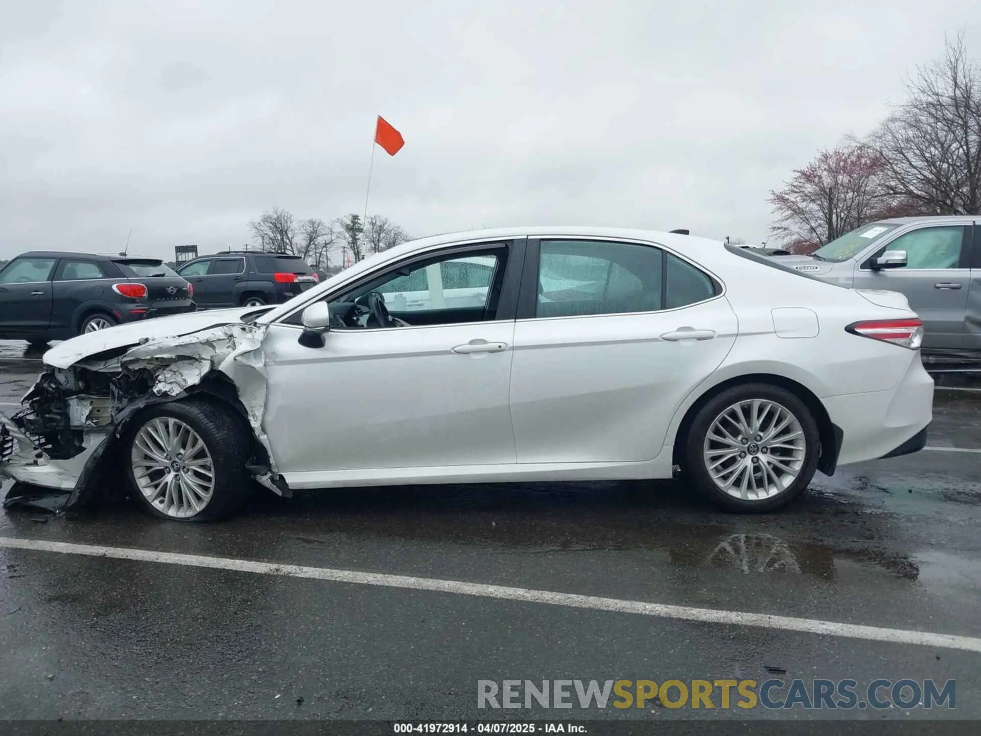 14 Photograph of a damaged car 4T1B11HK2KU842119 TOYOTA CAMRY 2019