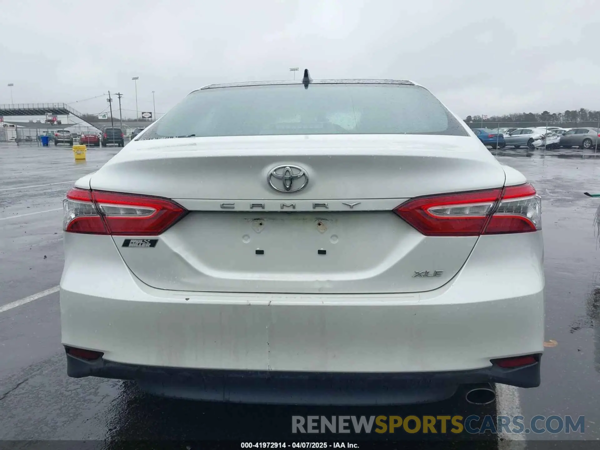 16 Photograph of a damaged car 4T1B11HK2KU842119 TOYOTA CAMRY 2019